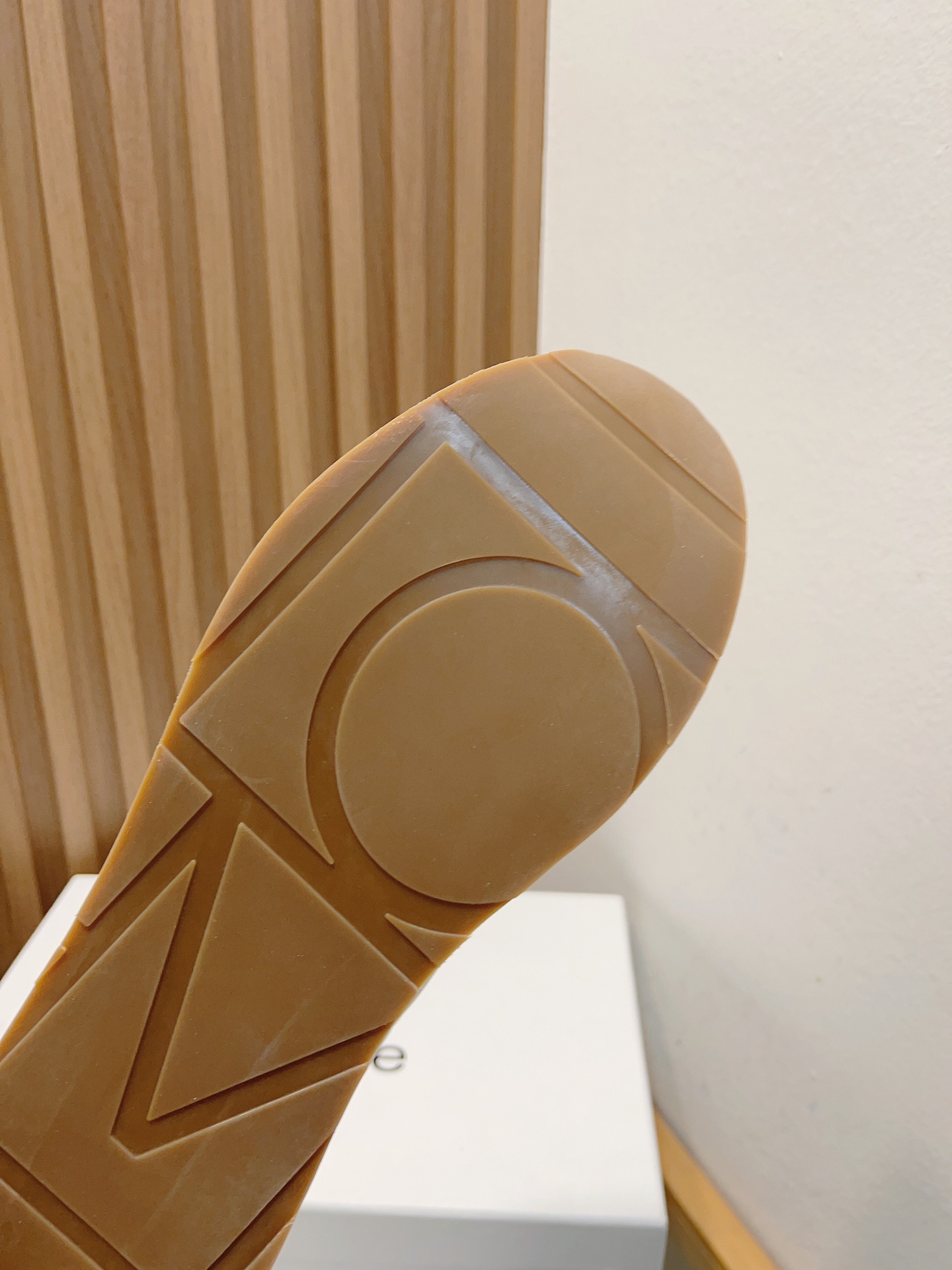 Toteme 2023 Recreational Sneakers: Lightweight Design with Nylon Tweezers for Comfort - 图片 9