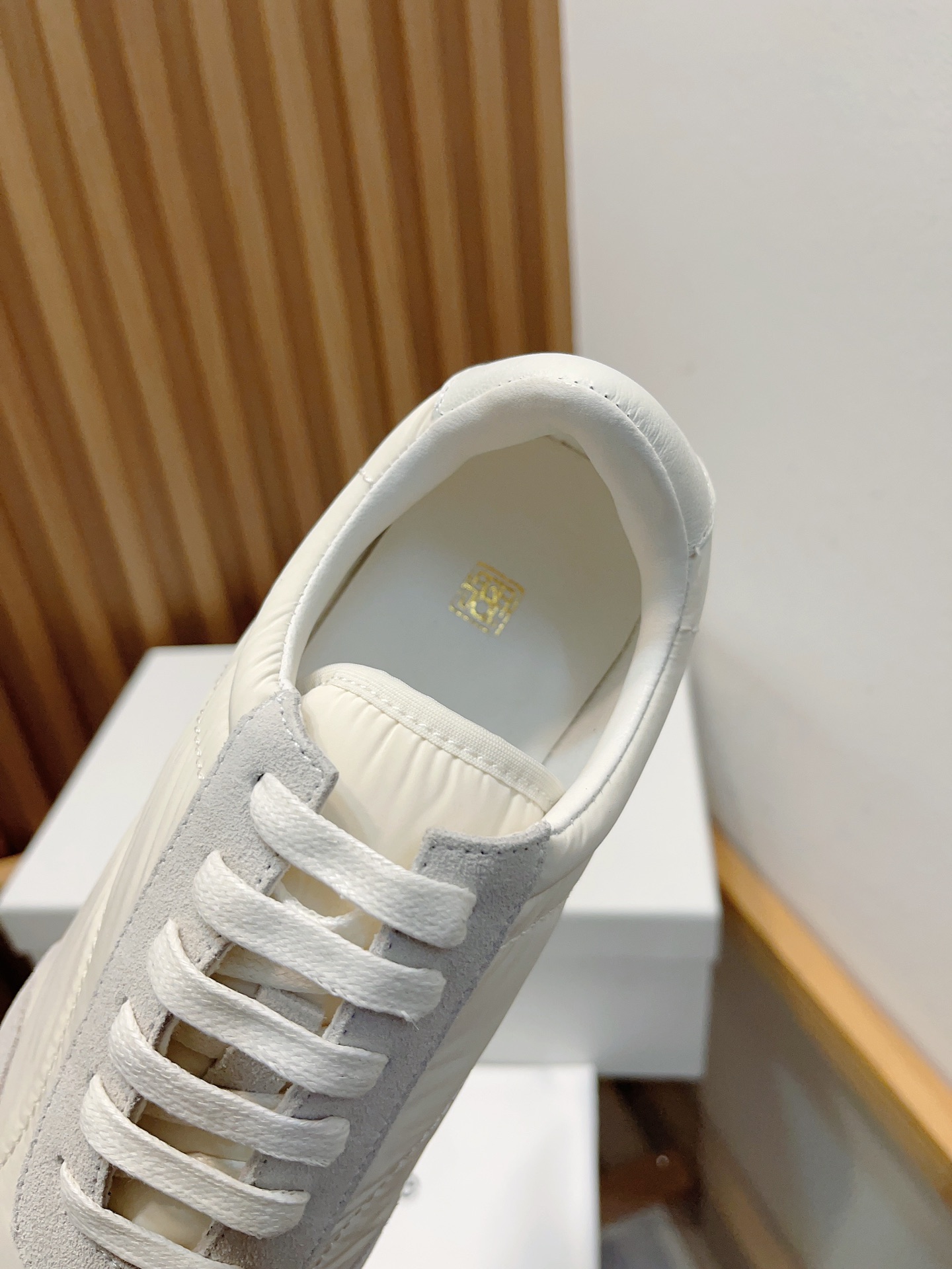 Toteme 2023 Recreational Sneakers: Lightweight Design with Nylon Tweezers for Comfort - 图片 7