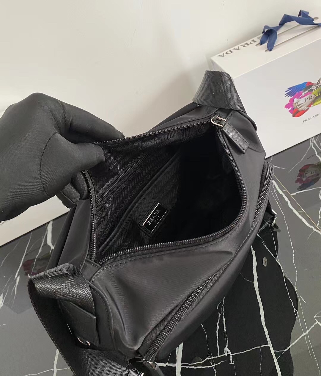 p700 ポストマンバッグ サフィアーノレザー 調整可能