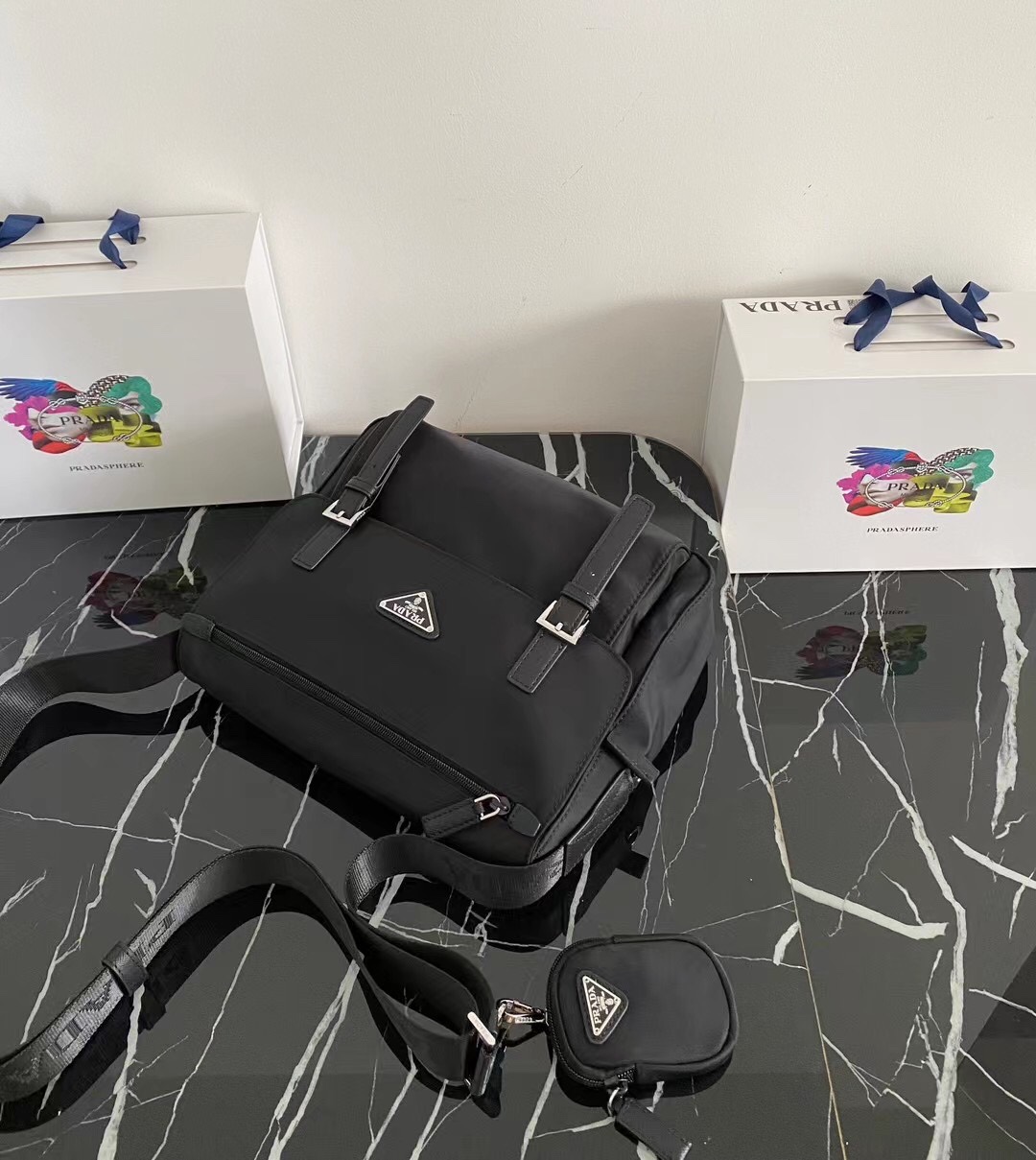 p700 ポストマンバッグ サフィアーノレザー 調整可能