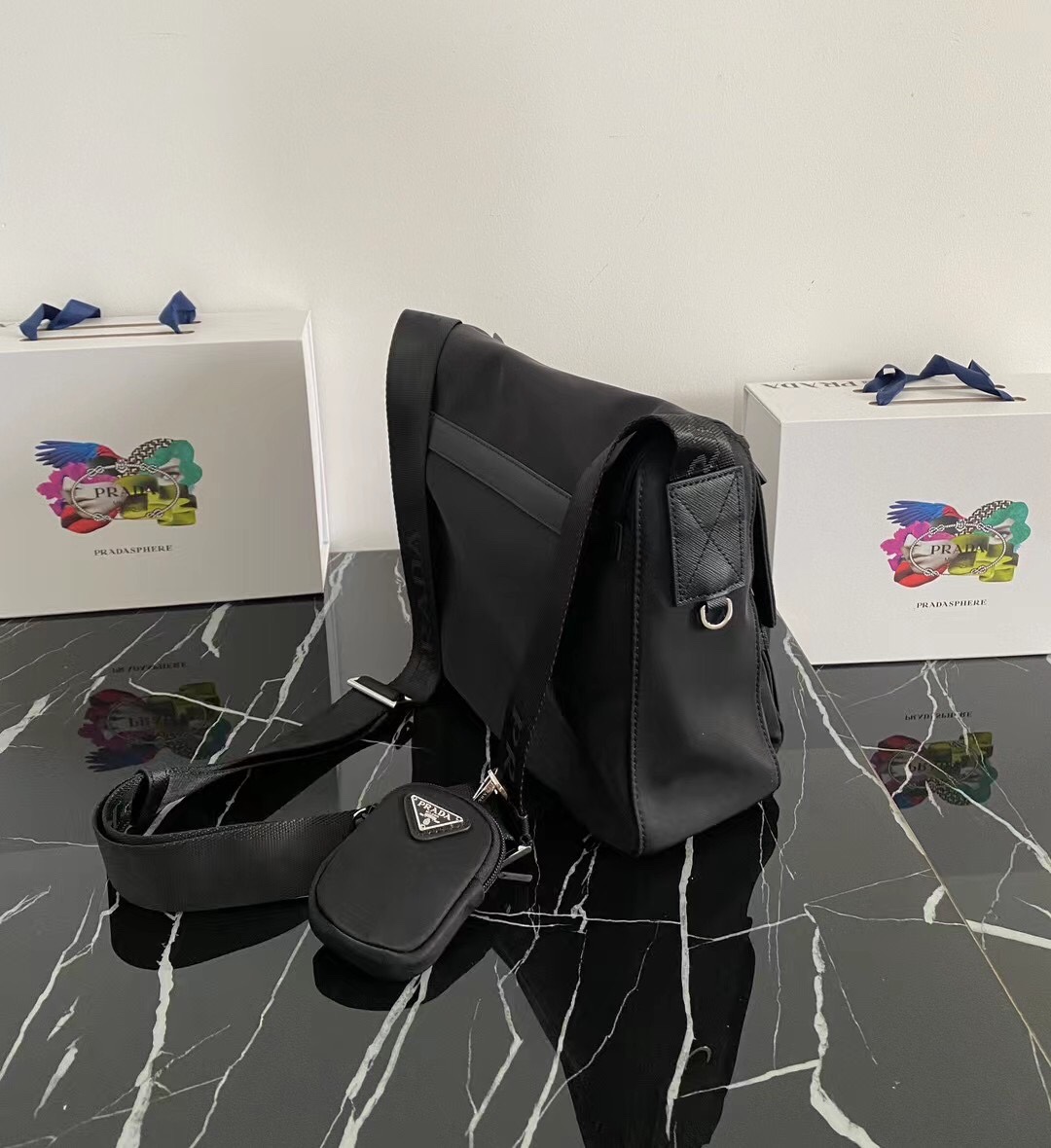 p700 ポストマンバッグ サフィアーノレザー 調整可能