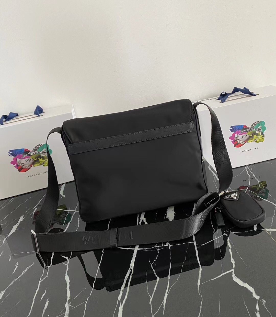 p700 ポストマンバッグ サフィアーノレザー 調整可能