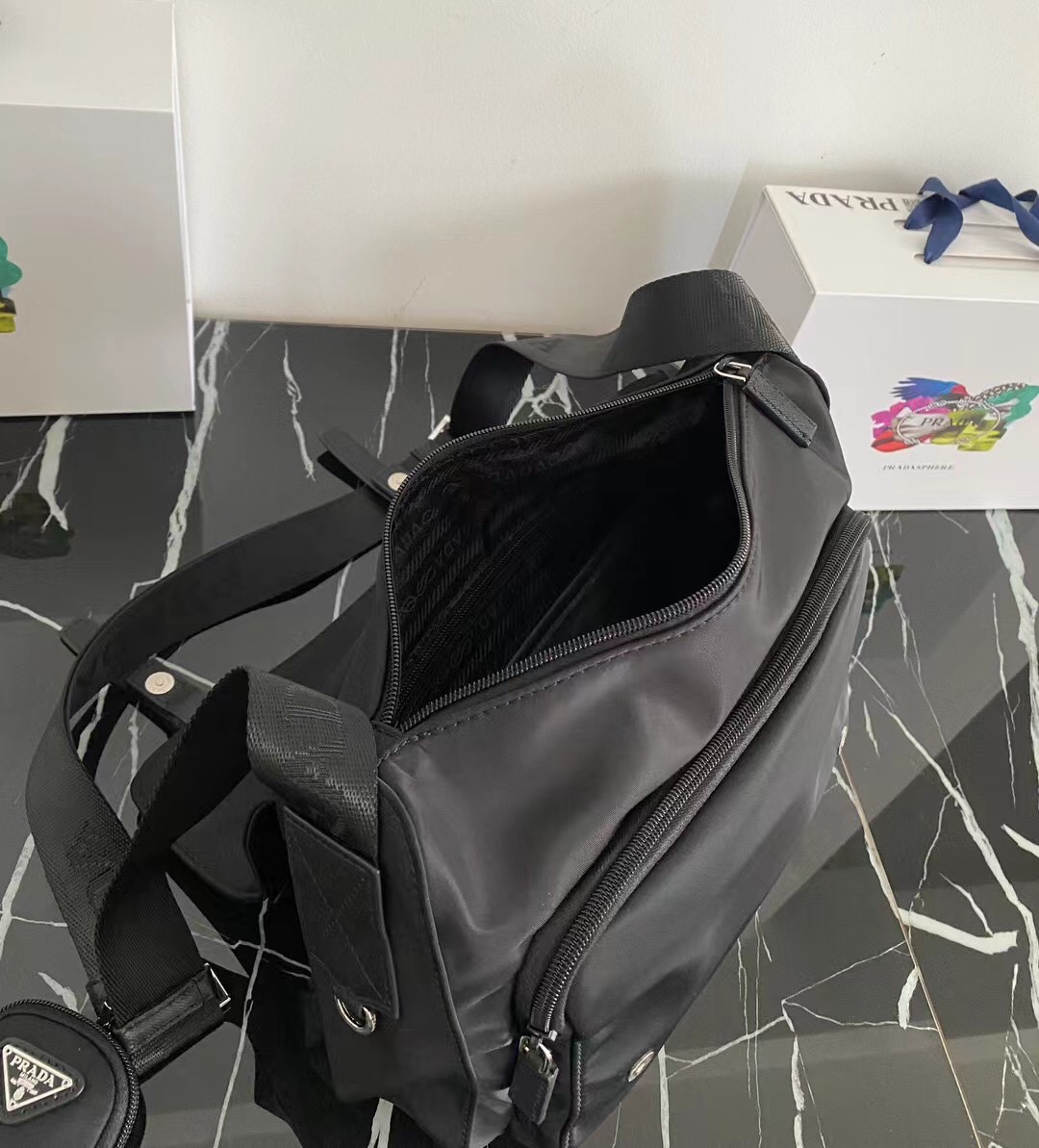 p700 ポストマンバッグ サフィアーノレザー 調整可能