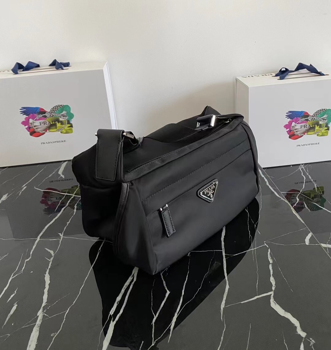 P ブランド クラシック メッセンジャーバッグ ショルダー