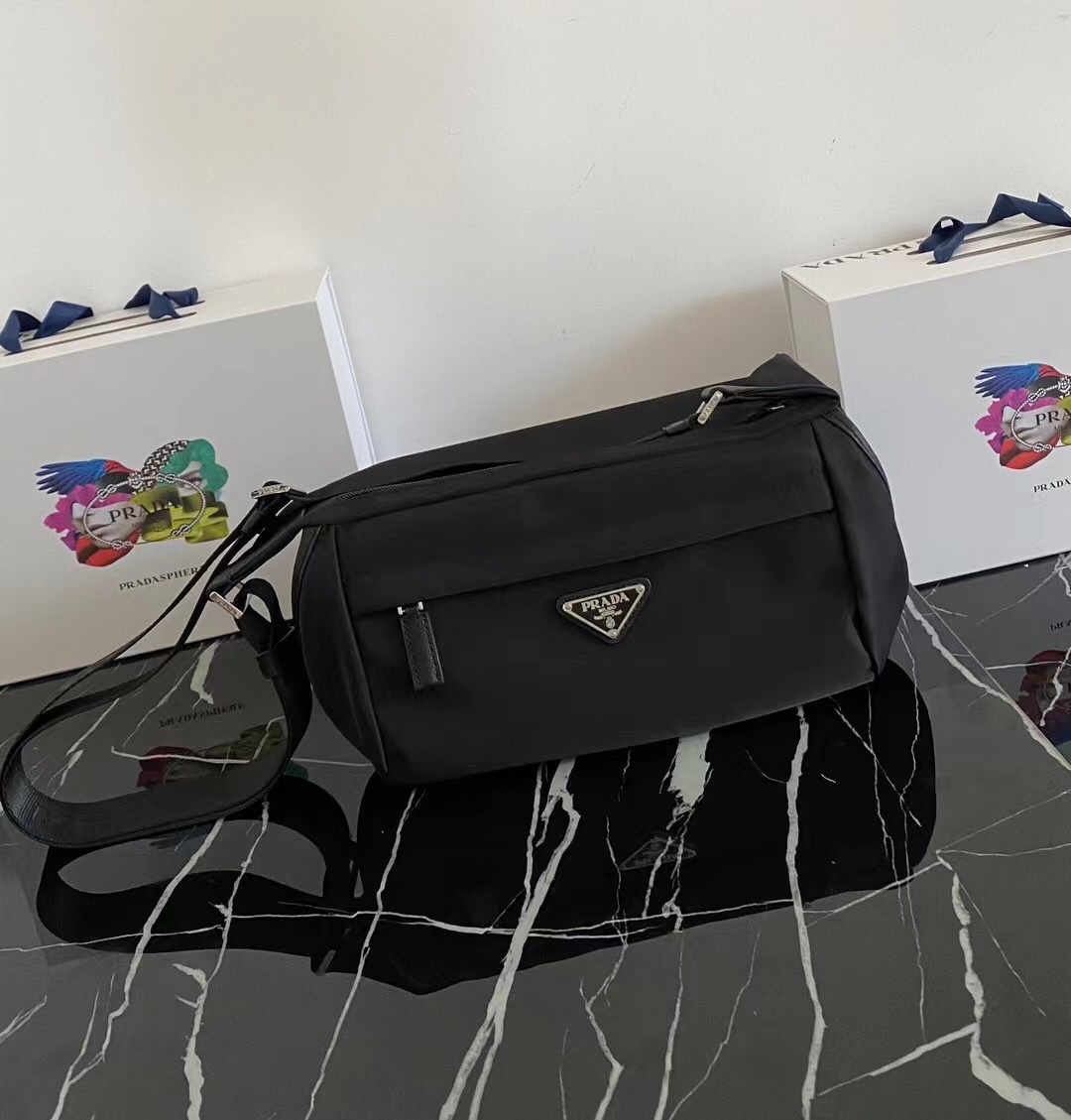 P ブランド クラシック メッセンジャーバッグ ショルダー