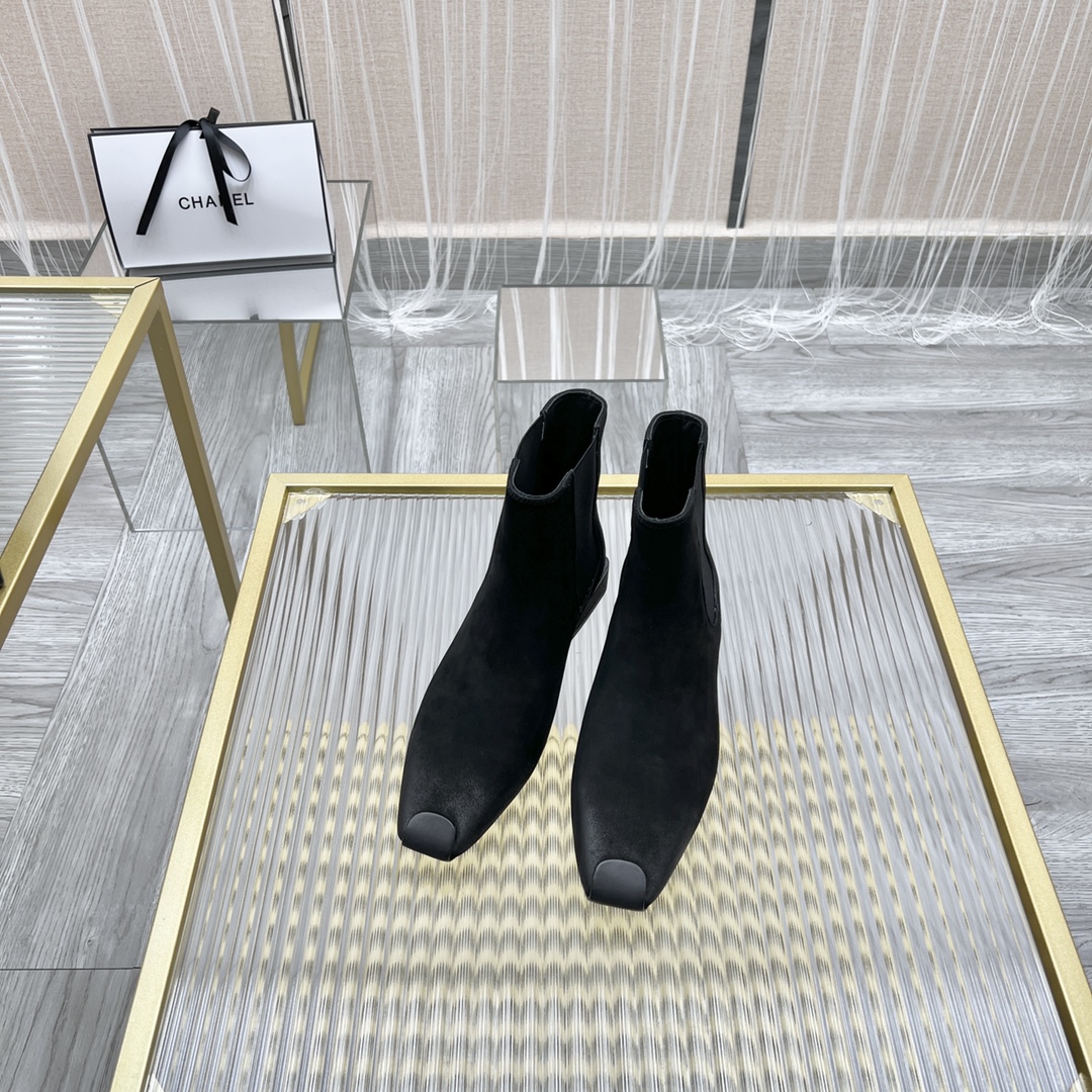 UMA WANG Ballet Boots: Classic, Comfortable, Strong in Ballet Art