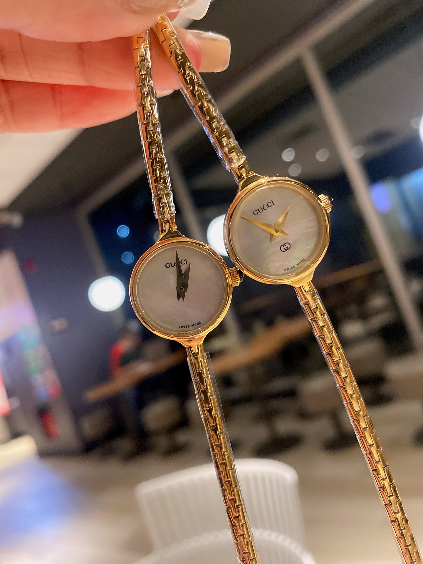 Vintage Japanese Watch: Rich Lady’s Stylish Timepiece with Simple Functionality