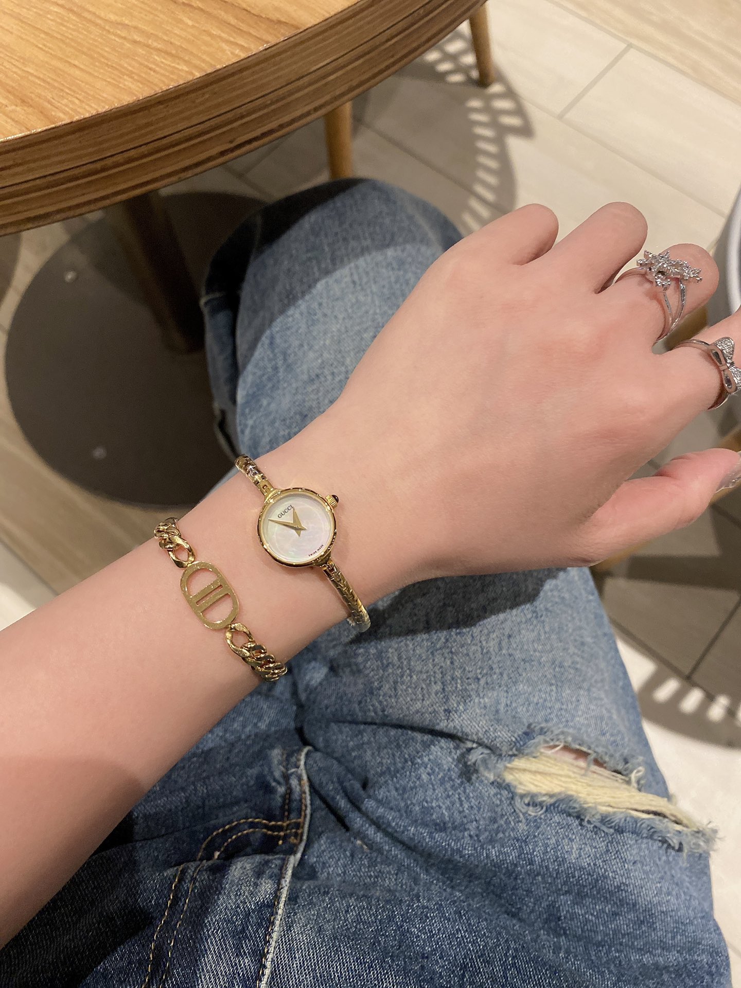 Vintage Japanese Watch Collection: Timeless Elegance in 693 Characters - 图片 1