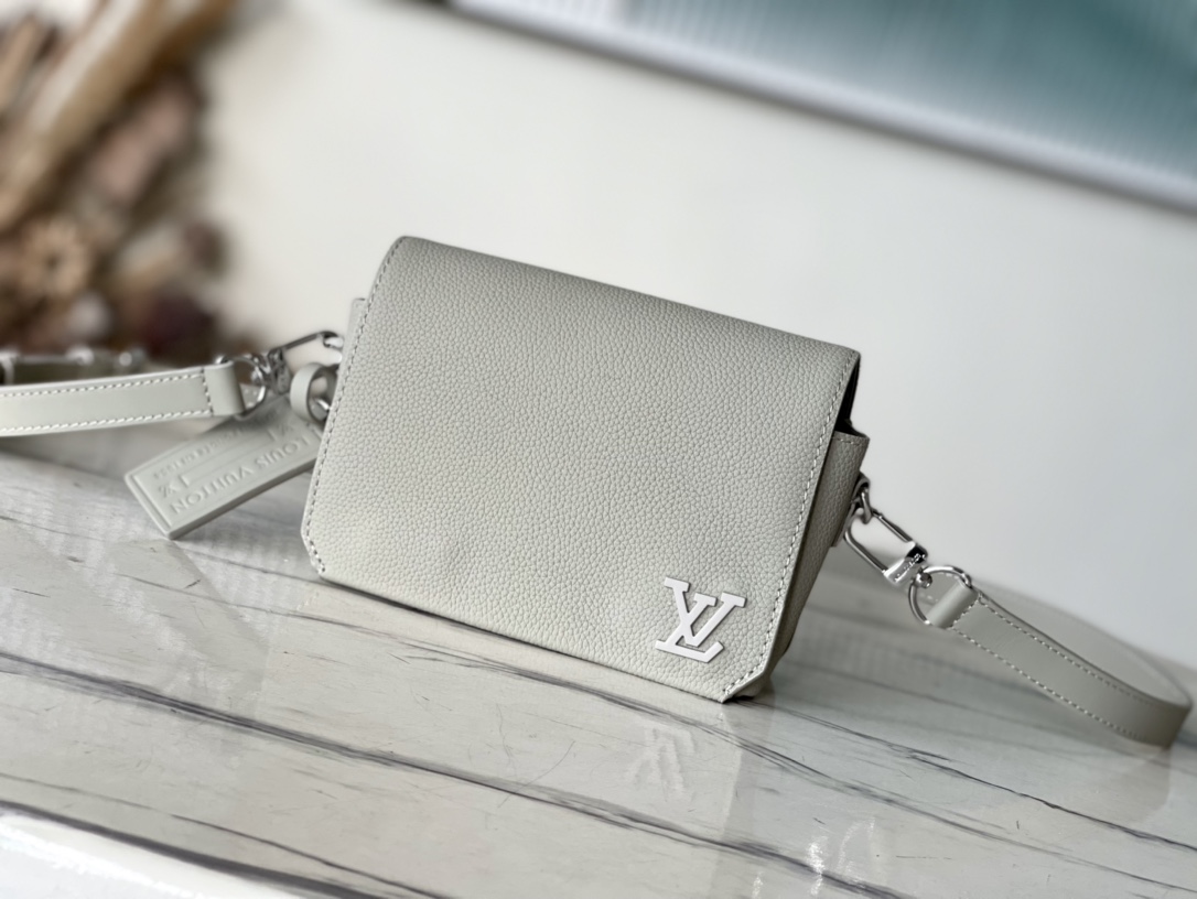 Louis Vuitton Handtaschen Messenger-Taschen Grün Grau Rindsleder Mini M82281