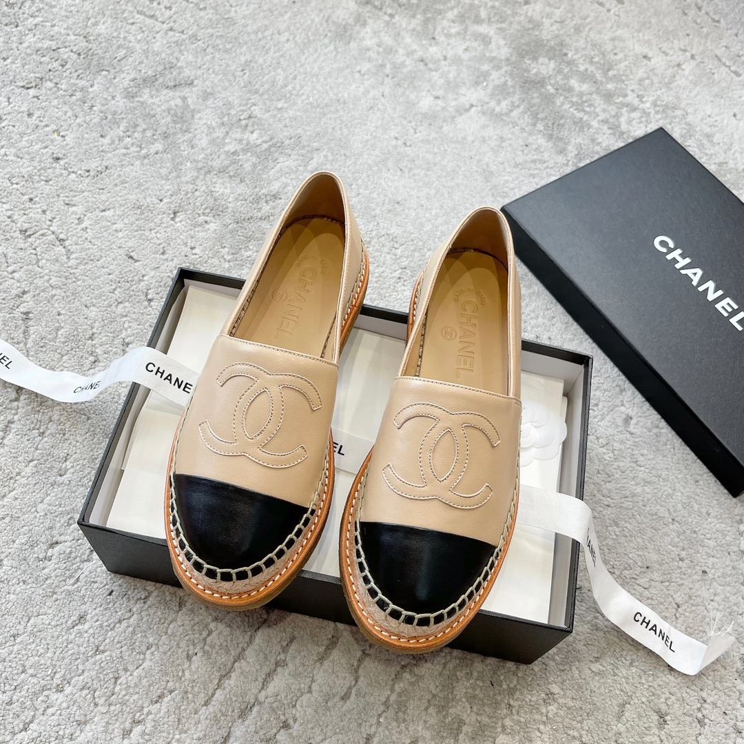 CHANEL espadrilles klassiek combinatie van stof en leer geïmporteerde stof boetiekgeitenleer geschikt voor thuis en op reis