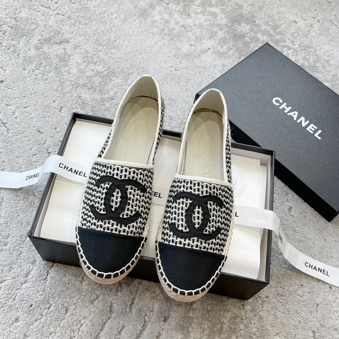 CHANEL espadrilles classiques en tissu et cuir, tissu importé, cuir d'agneau de boutique, parfaites pour la maison et les voyages