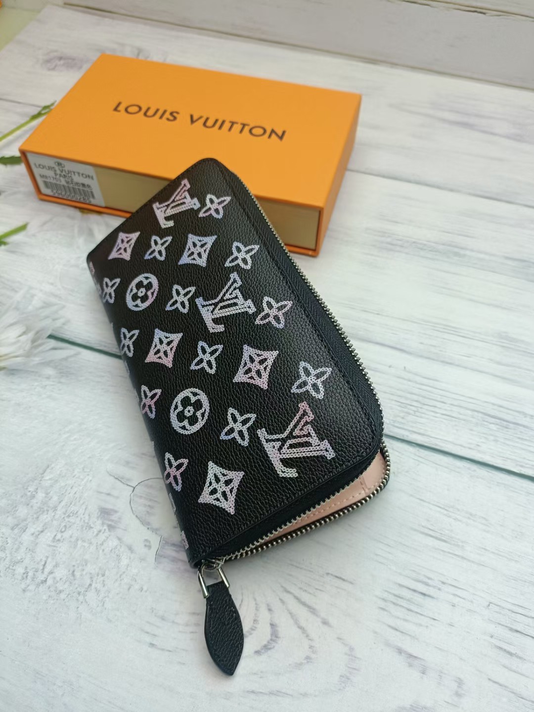 Variety of colors available for the leather zip wallet