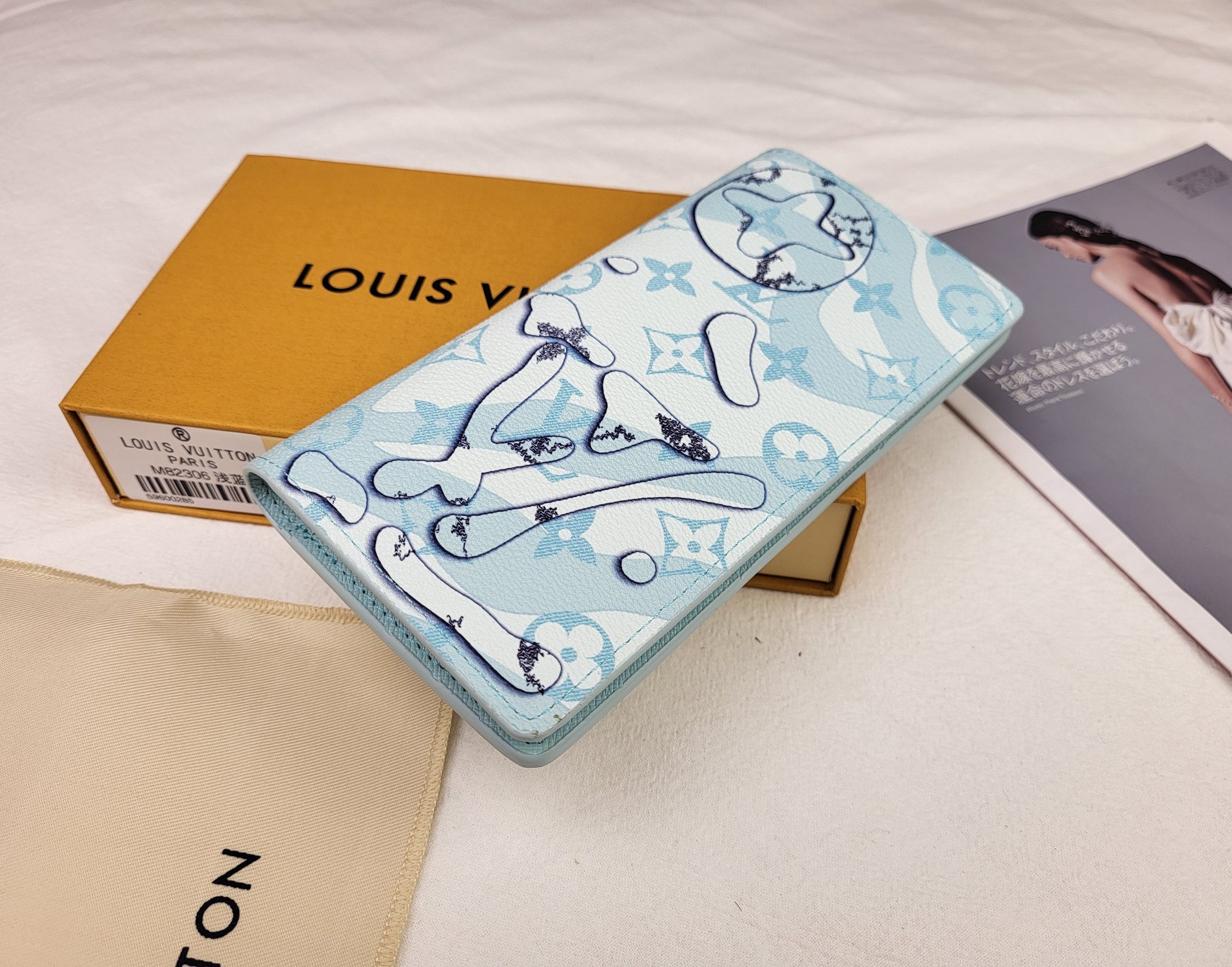 Different color options for mens leather bifold wallet