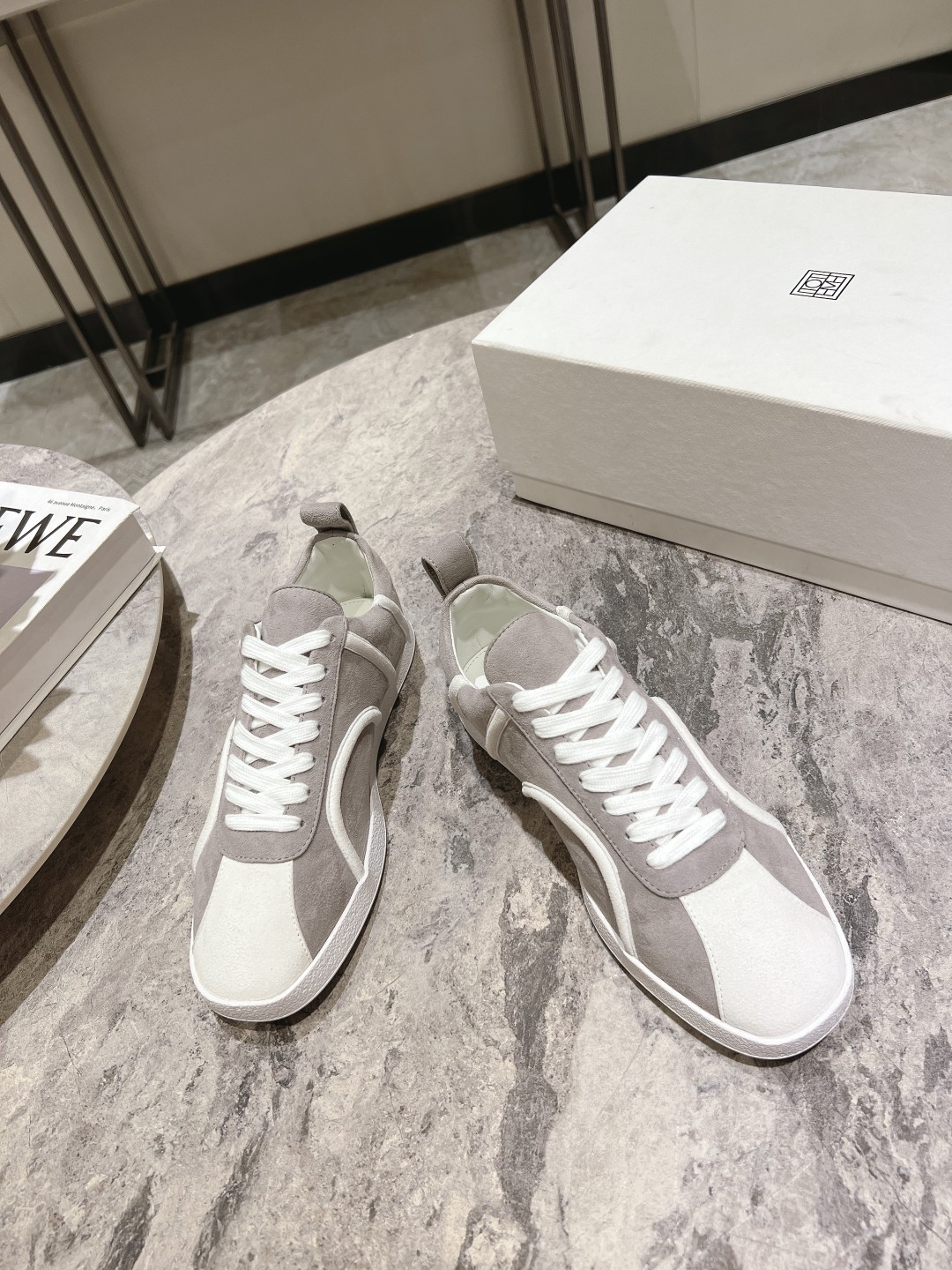 “Toteme’s New Recreational Shoes: Stylish Comfort at $675” - 图片 2
