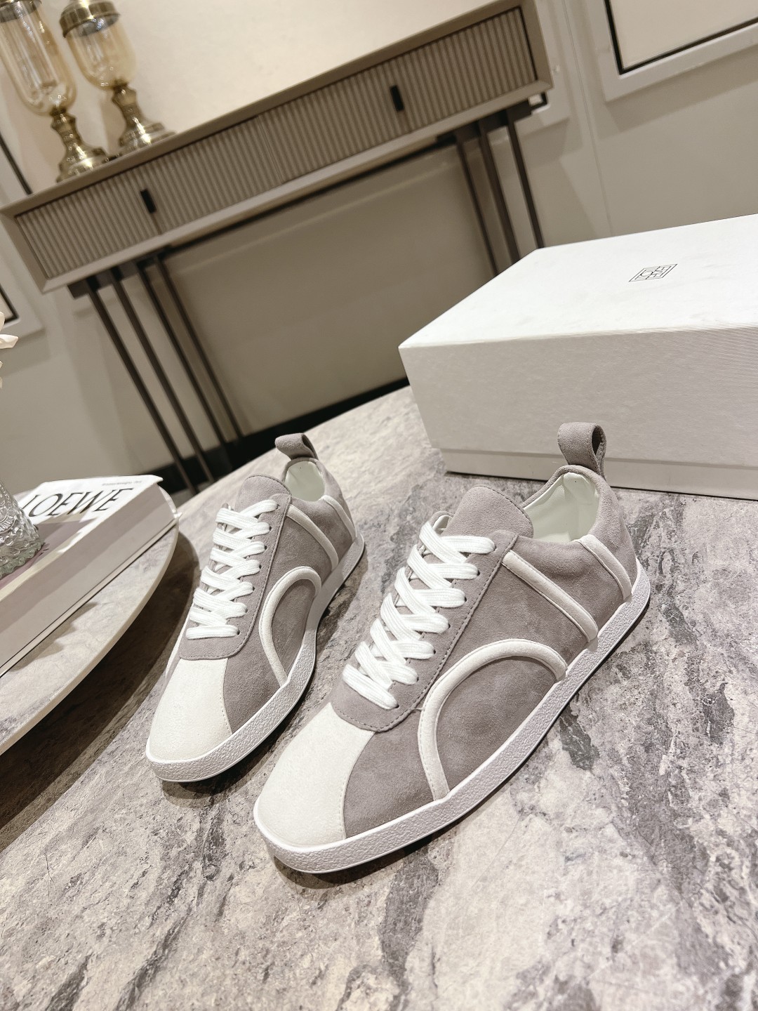 “Toteme’s New Recreational Shoes: Stylish Comfort at $675” - 图片 3
