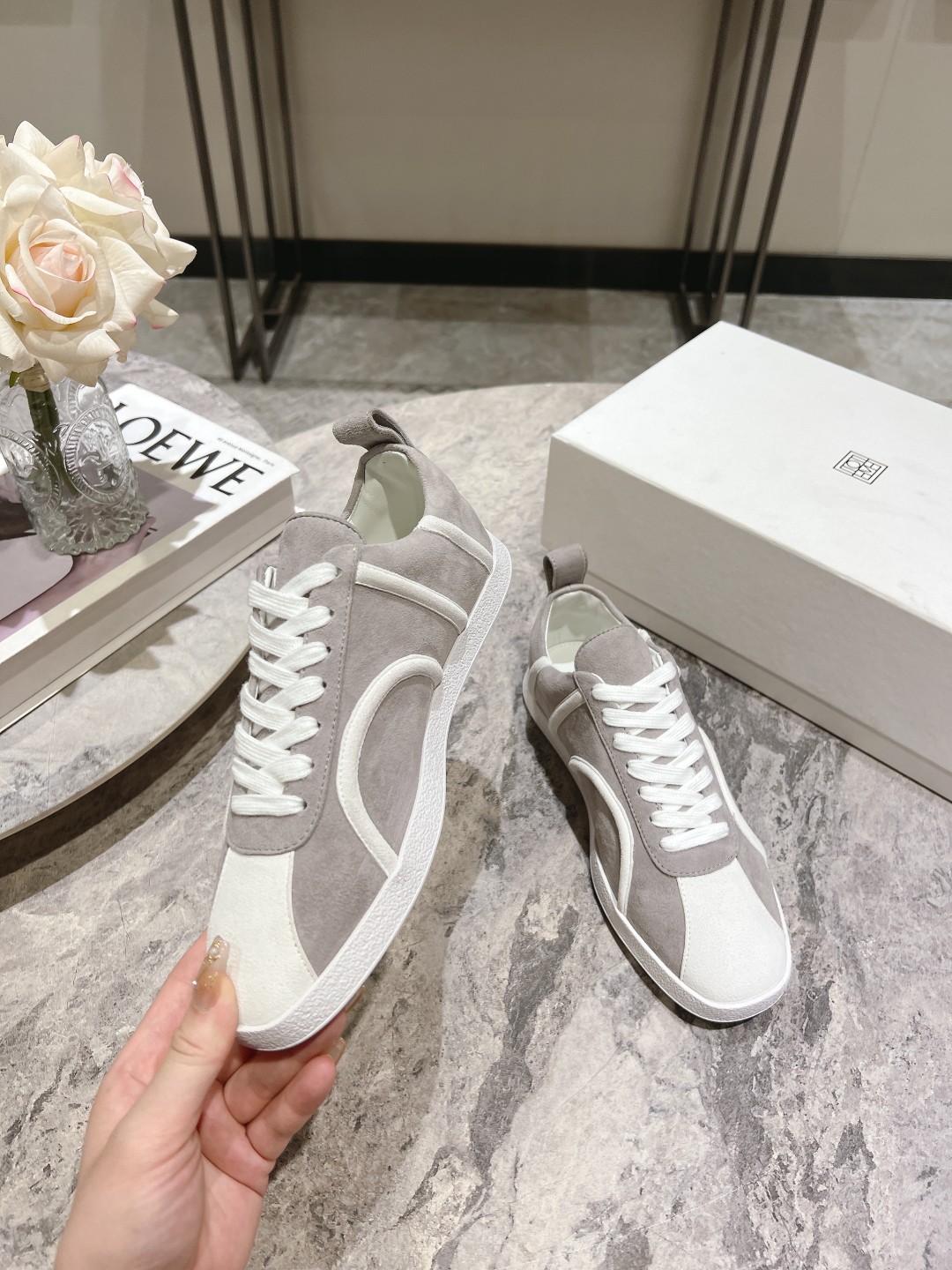 “Toteme’s New Recreational Shoes: Stylish Comfort at $675” - 图片 4