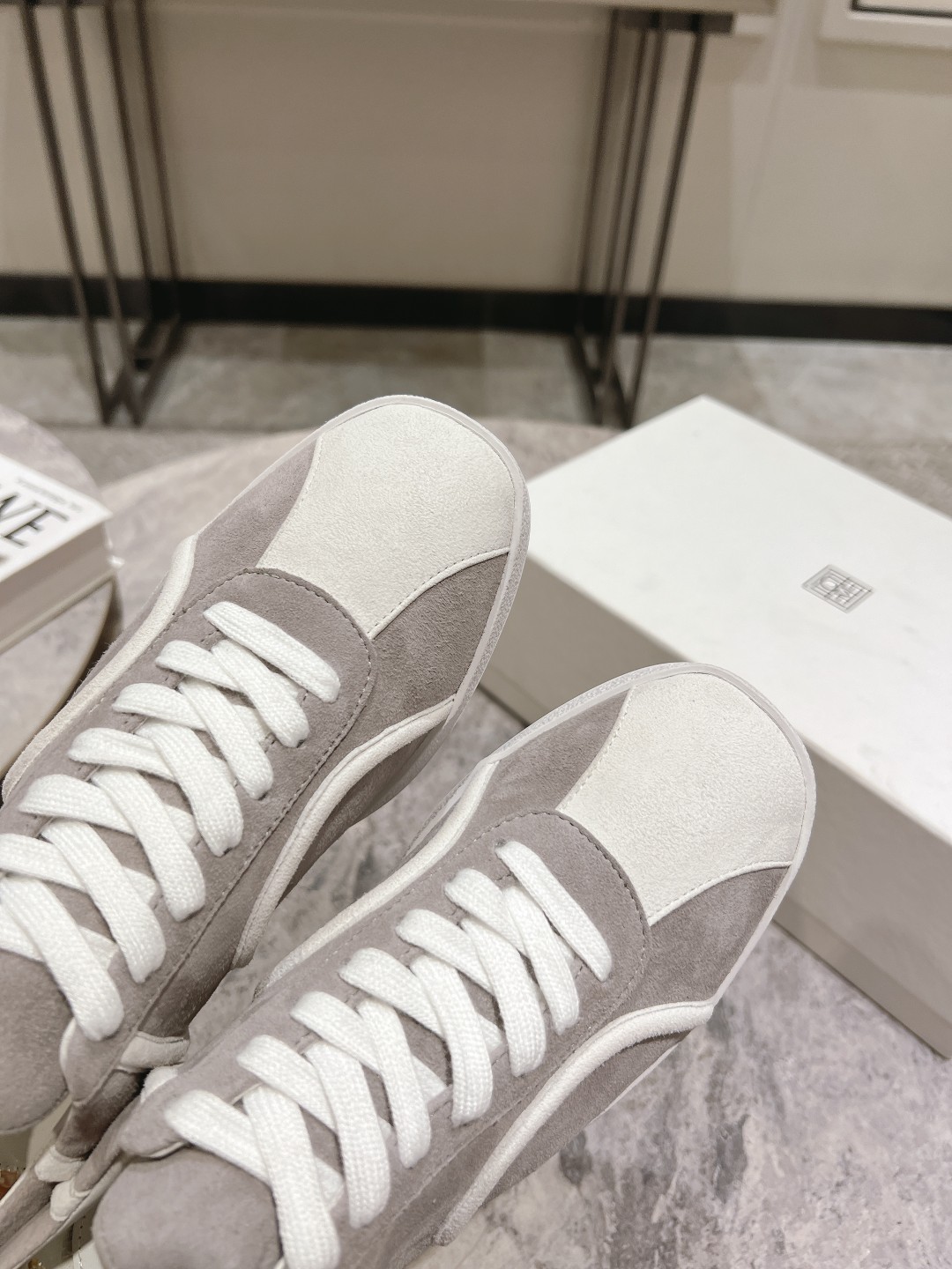 “Toteme’s New Recreational Shoes: Stylish Comfort at $675” - 图片 5
