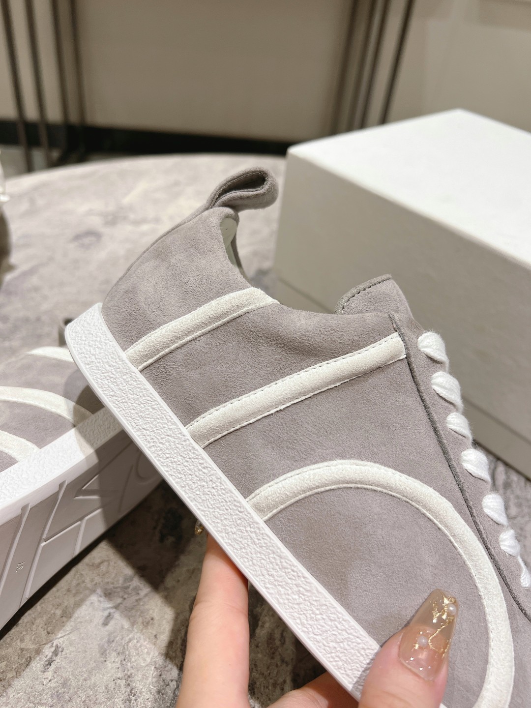 “Toteme’s New Recreational Shoes: Stylish Comfort at $675” - 图片 6