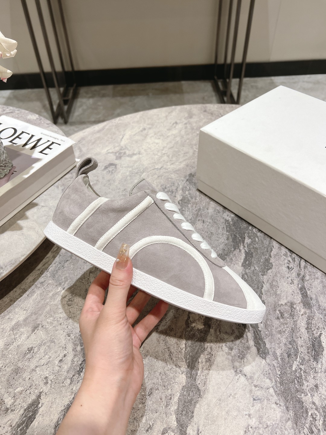 “Toteme’s New Recreational Shoes: Stylish Comfort at $675” - 图片 7