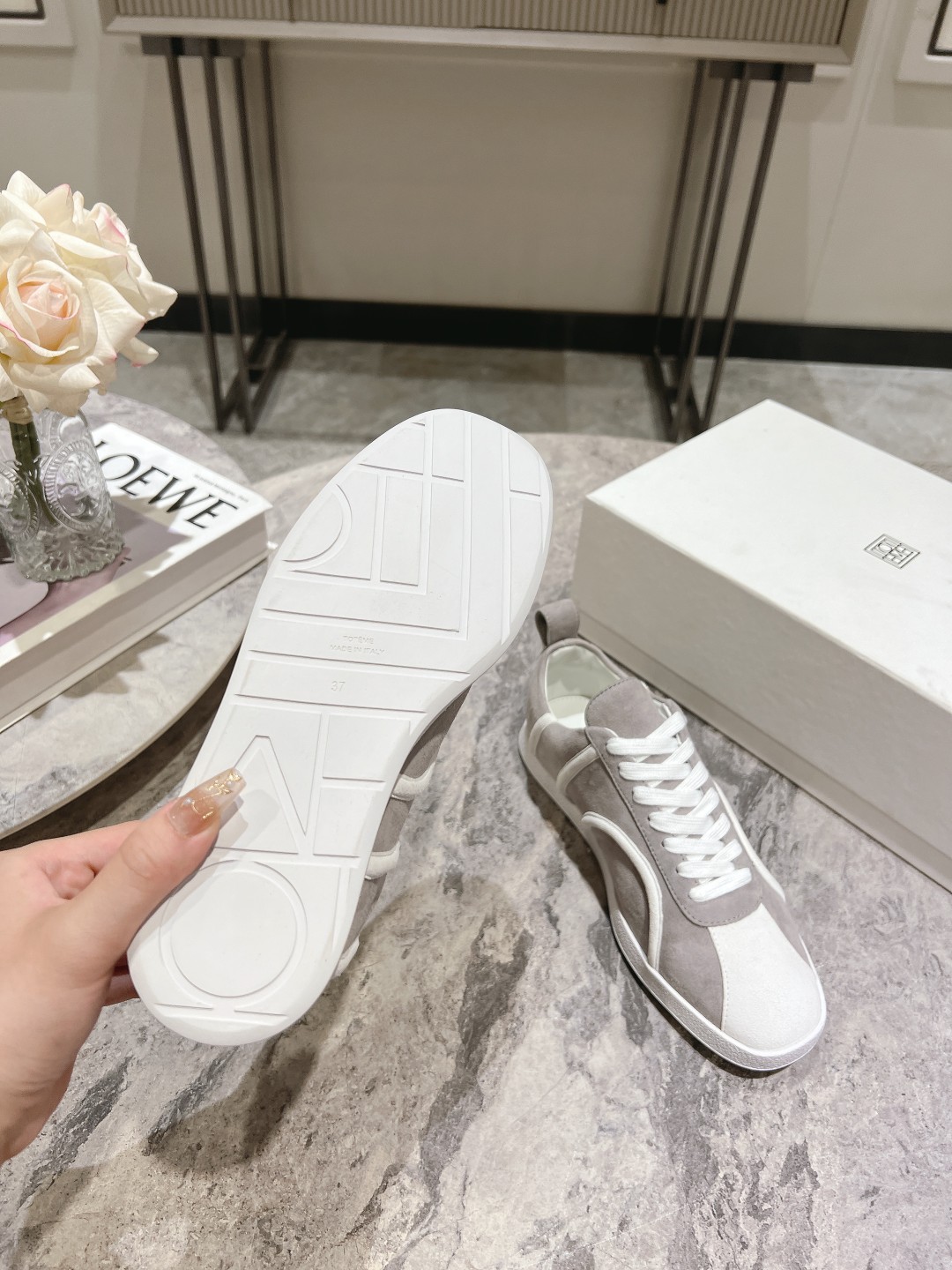 “Toteme’s New Recreational Shoes: Stylish Comfort at $675” - 图片 9