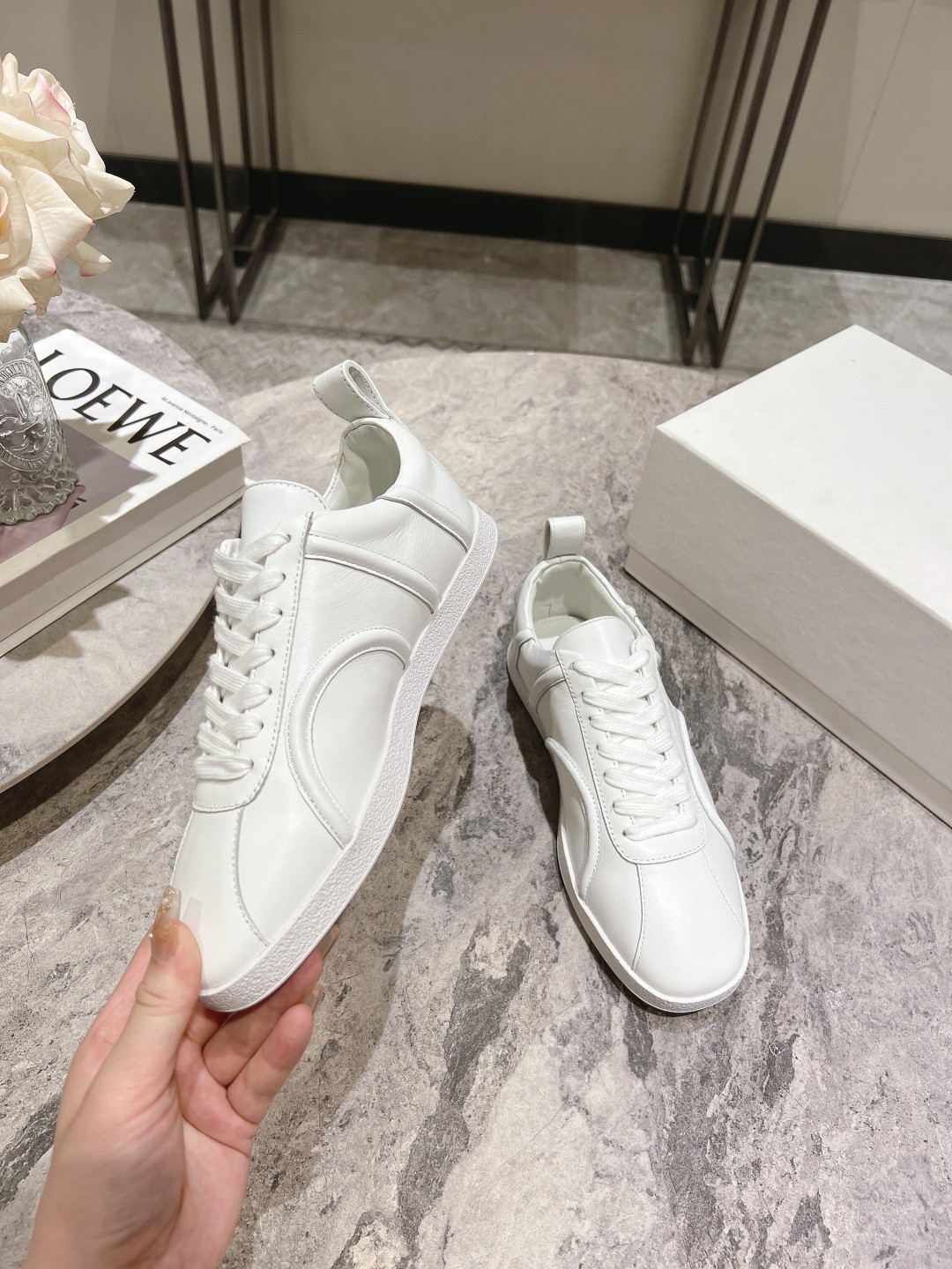 “Toteme’s New Recreational Shoes: Stylish Comfort at $675” - 图片 4