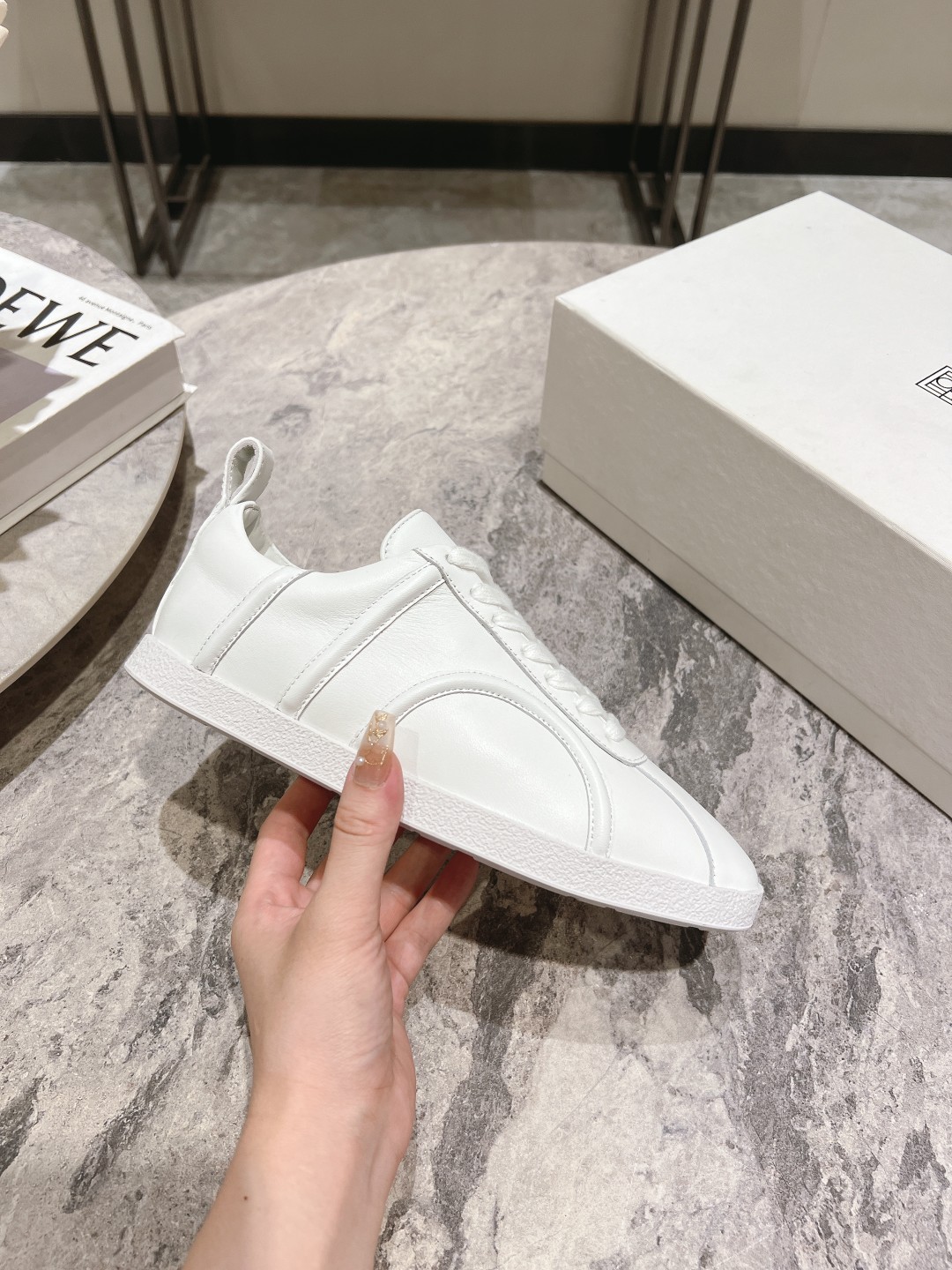 “Toteme’s New Recreational Shoes: Stylish Comfort at $675” - 图片 6
