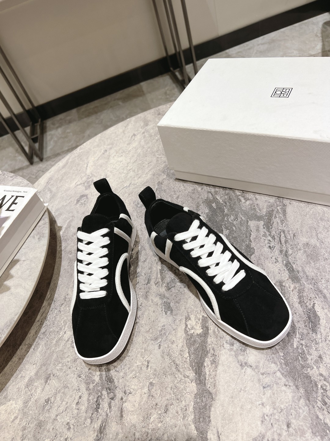 Toteme’s New Recreational Shoes: Stylish Comfort at $675 - 图片 2