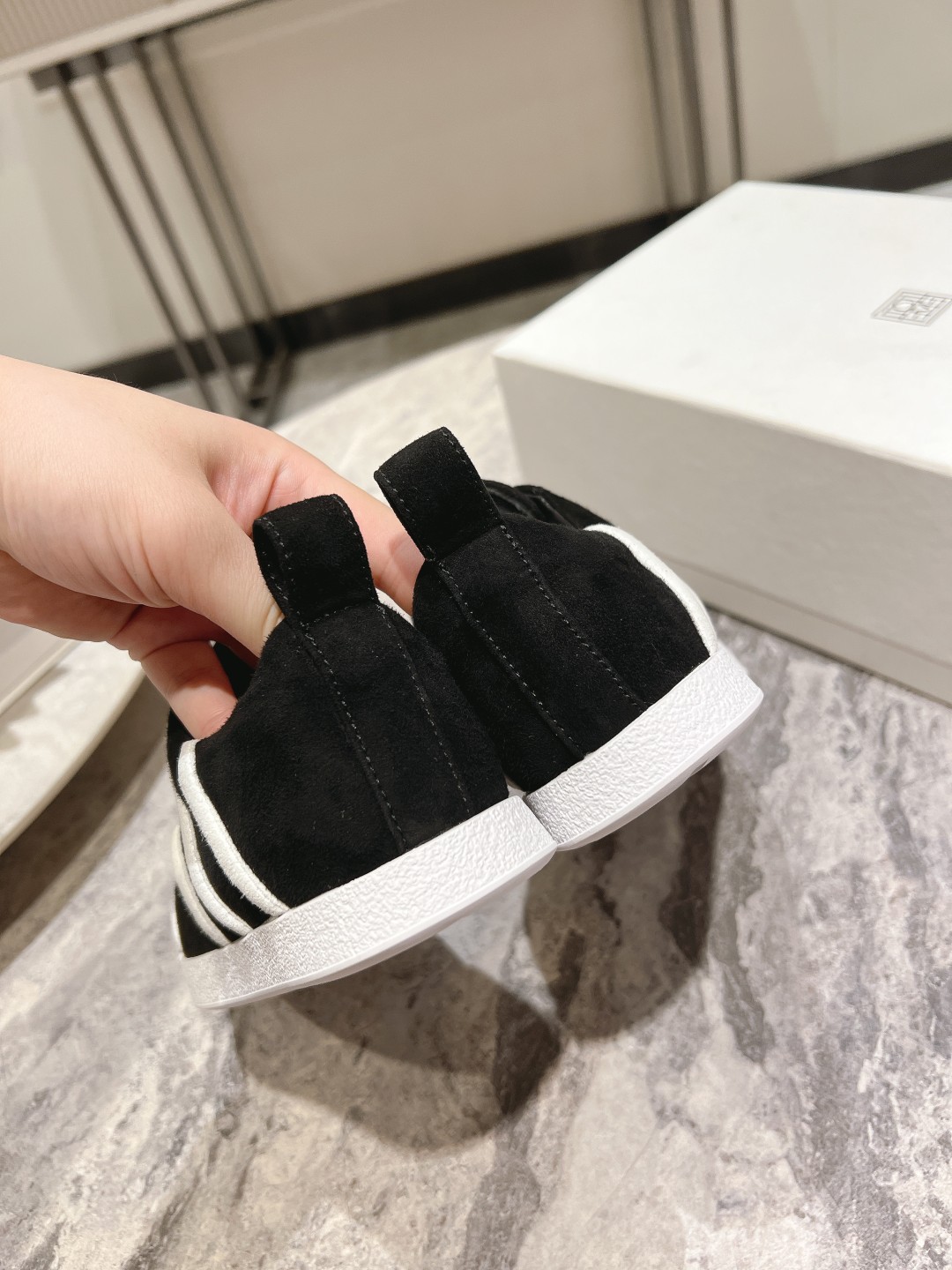 Toteme’s New Recreational Shoes: Stylish Comfort at $675 - 图片 9