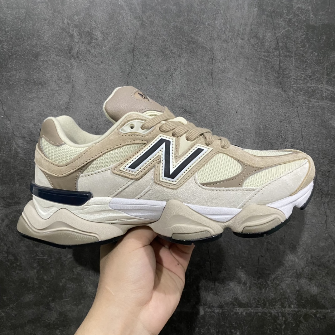 【纯原版】新百伦 New Balance NB9060 灰白U9060ZBBn 全套原楦原纸板原厂数据开发 进口三明治网面 原装进口翻毛皮料正确绒感卡色 正确中底拉帮中底网布细节 原厂标裁 带紫光防伪 定制后跟透明水晶模块 冲裁组合 大底贴合程度胶水上色把控完美 整洁度挑战全网艺术家 多道序QC把关品质完善 匠心打造 耗时两个月开发完成 工艺极其复杂难度可想而知 新开独立私模大底 全网唯一正确六层组合大底 高端零售专供产物Size：36 37 37.5 38 38.5 39 40 40.5 41 42 42.5 43 44 45-莆田鞋批发中心