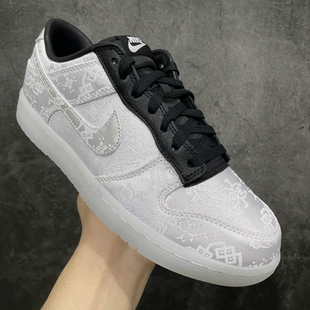 图片[3]-【K版纯原】Clot x Fragment x NK Dunk Low 藤原浩三方联名白丝绸 货号：FN0315-110原厂丝绸面料加持 鞋身三处隐藏电绣Logo圈内最强 零售首选 独家原厂航空铝磨具打磨大底鞋头坡度极致还原 原盒原配 圈内天花板工艺 原厂冲刀 超高清洁度 全鞋零毛边皮料切割 全套原楦原模倾力打造完美版型 采用原厂百宏鞋带以及原厂百宏织唛舌标 内标可供原厂几率过验 原厂中底布白色点胶 原厂中底布拉帮走线遵循公司‼️nSIZE：36 36.5 37.5 38 38.5 39 40 40.5 41 42 42.5 43 44 45 46 47.5-莆田鞋批发中心