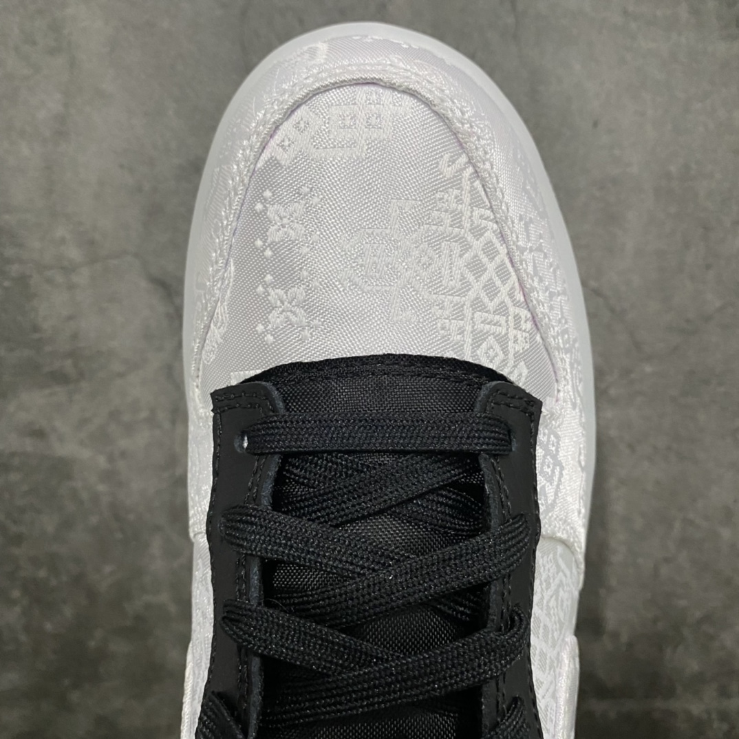 图片[5]-【K版纯原】Clot x Fragment x NK Dunk Low 藤原浩三方联名白丝绸 货号：FN0315-110原厂丝绸面料加持 鞋身三处隐藏电绣Logo圈内最强 零售首选 独家原厂航空铝磨具打磨大底鞋头坡度极致还原 原盒原配 圈内天花板工艺 原厂冲刀 超高清洁度 全鞋零毛边皮料切割 全套原楦原模倾力打造完美版型 采用原厂百宏鞋带以及原厂百宏织唛舌标 内标可供原厂几率过验 原厂中底布白色点胶 原厂中底布拉帮走线遵循公司‼️nSIZE：36 36.5 37.5 38 38.5 39 40 40.5 41 42 42.5 43 44 45 46 47.5-莆田鞋批发中心