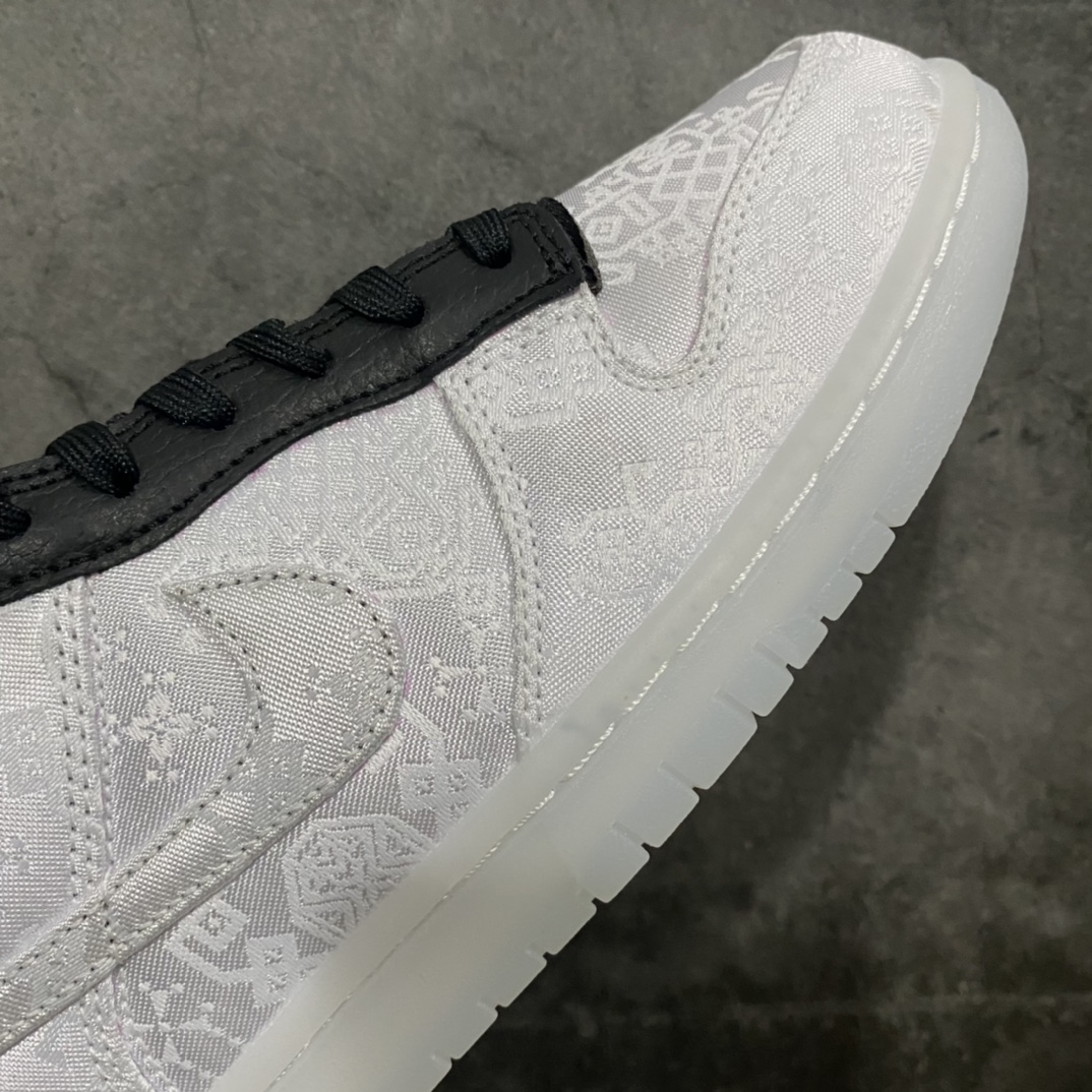 图片[6]-【K版纯原】Clot x Fragment x NK Dunk Low 藤原浩三方联名白丝绸 货号：FN0315-110原厂丝绸面料加持 鞋身三处隐藏电绣Logo圈内最强 零售首选 独家原厂航空铝磨具打磨大底鞋头坡度极致还原 原盒原配 圈内天花板工艺 原厂冲刀 超高清洁度 全鞋零毛边皮料切割 全套原楦原模倾力打造完美版型 采用原厂百宏鞋带以及原厂百宏织唛舌标 内标可供原厂几率过验 原厂中底布白色点胶 原厂中底布拉帮走线遵循公司‼️nSIZE：36 36.5 37.5 38 38.5 39 40 40.5 41 42 42.5 43 44 45 46 47.5-莆田鞋批发中心