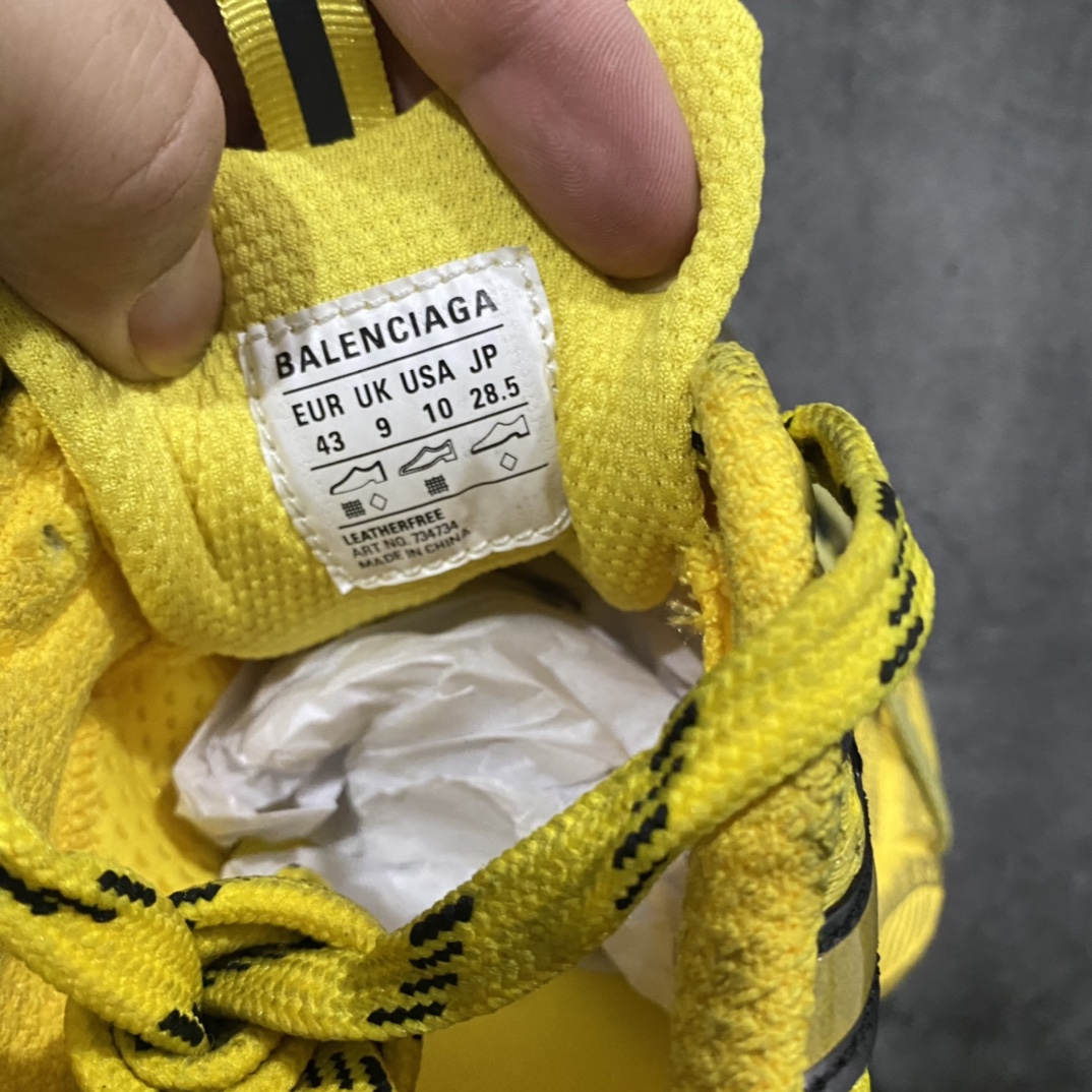 图片[5]-【总裁版】BALENCIAGA 3XL Sneakers 巴黎世家十代网布系带低帮走秀复古老爹鞋全套原纸板楦头开发 最原汁原味的灵魂版型全鞋荧光划线卡点 胶水把控整洁度追求极致完美每一双都是工艺品 多重QC质检 超越公司货的品控标准实实在在的免检产品 原盒原配 正确字体电绣 粗细、位置、大小正确 侧边TPU 透气孔匹配意产原版 正确分离大底 TPU软底 原版一致大底LOGO 立体感十足 原厂皮料水洗做旧 采购原厂网纱 不含皮革 网布材料和聚氨酯 磨损效果 鞋头边缘和后帮 Balenciaga 徽标 鞋面和后跟凸印尺码 鞋舌 3XL 橡胶品牌标识和反光细节 鞋帮拉袢和鞋舌拉祥 配反光细节 备用鞋带在鞋履前侧 可在穿着前取下 便于不同造型搭配 正常尺码  尺码：35 36 37 38 39 40 41 42 43 44 45 46n-莆田鞋批发中心