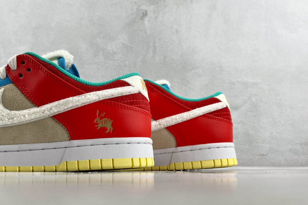  特价 
Nike Dunk Low Year of the Rabbit 兔年 蓝米橙

货号：FD4