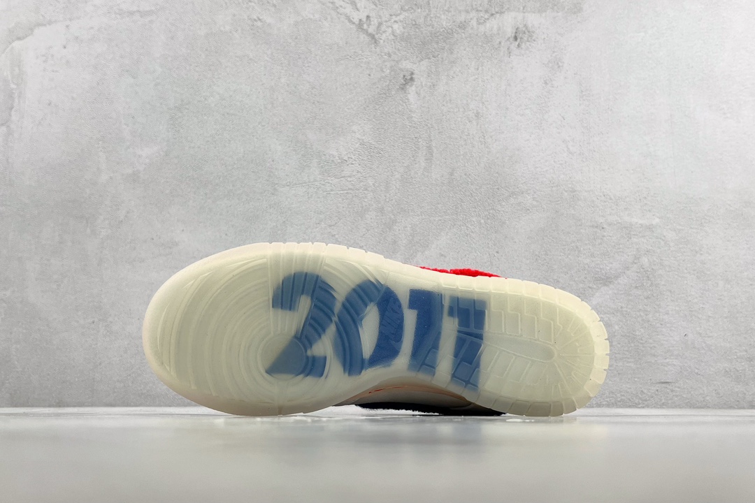  特价 
Nike Dunk Low Year of the Rabbit 白蓝红 大白兔

货号：FD