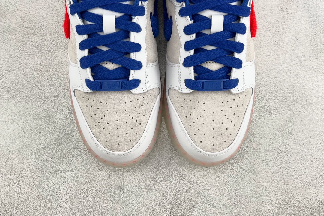  特价 
Nike Dunk Low Year of the Rabbit 白蓝红 大白兔

货号：FD