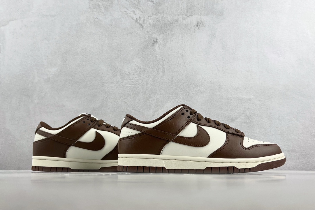  特价 
Nike Dunk Low Surfaces In Brown And Sai 巧克力 棕白
