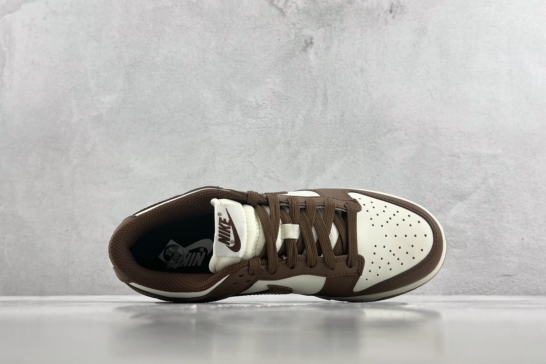  特价 
Nike Dunk Low Surfaces In Brown And Sai 巧克力 棕白
