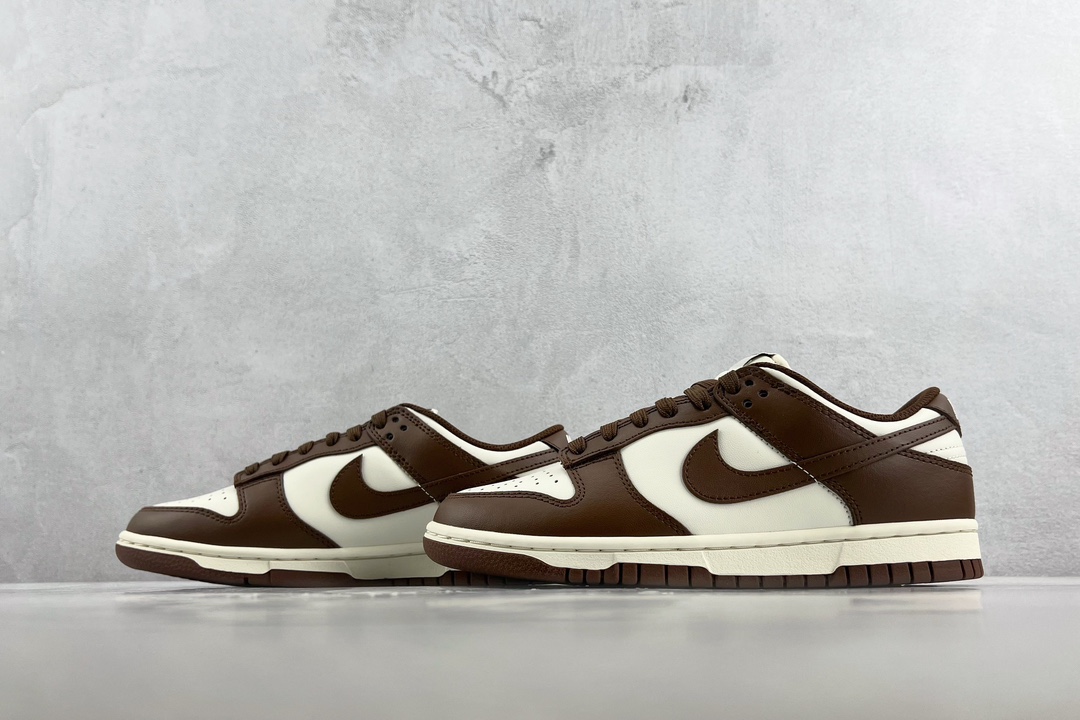  特价 
Nike Dunk Low Surfaces In Brown And Sai 巧克力 棕白
