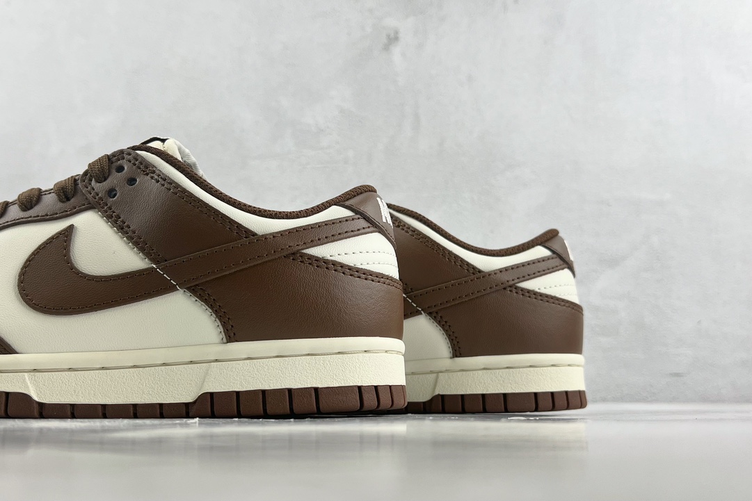  特价 
Nike Dunk Low Surfaces In Brown And Sai 巧克力 棕白
