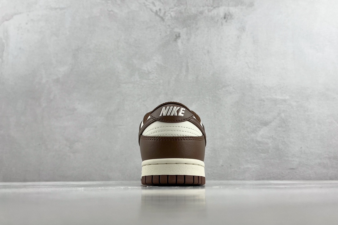  特价 
Nike Dunk Low Surfaces In Brown And Sai 巧克力 棕白
