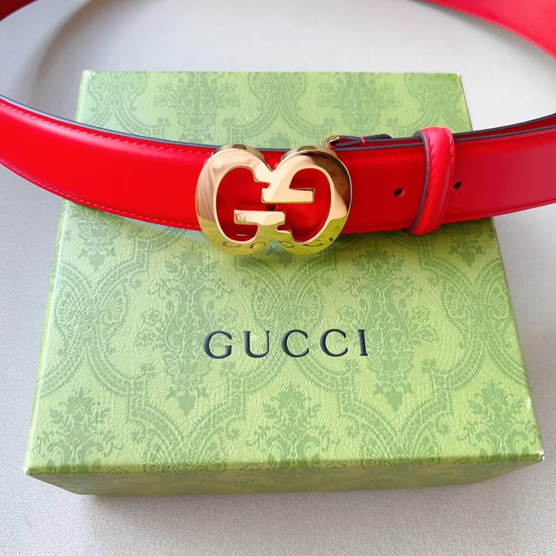 这款腰带采用GGSupremepvc