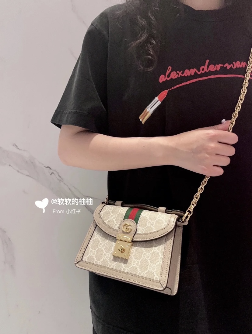 Gucci Who doesnt love exquisite mini bags? A bag thats perfect for summer