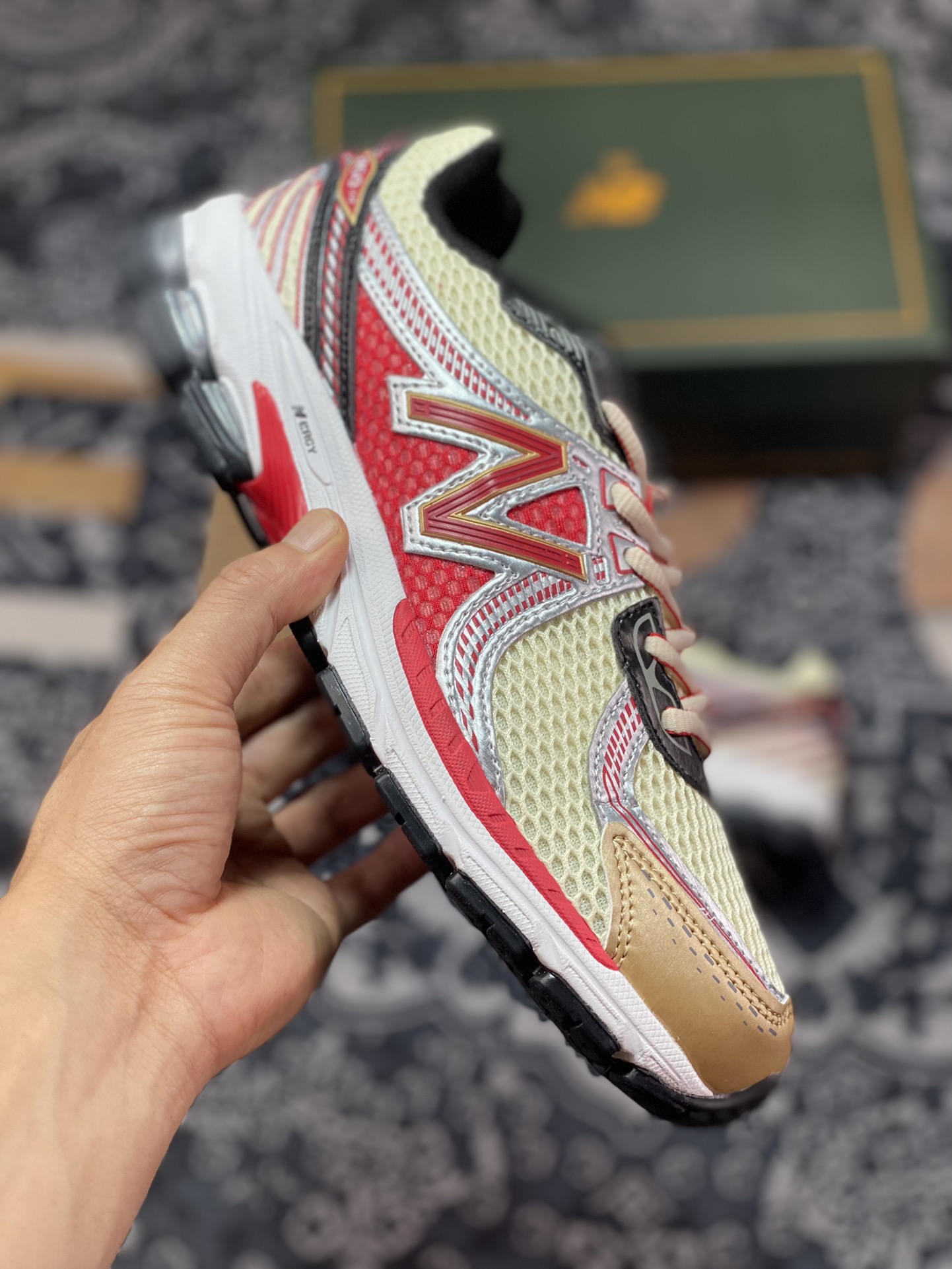 New Balance 860V2 series low-top classic retro jogging shoes ”retro red gold silver gray beige” ML860AD2