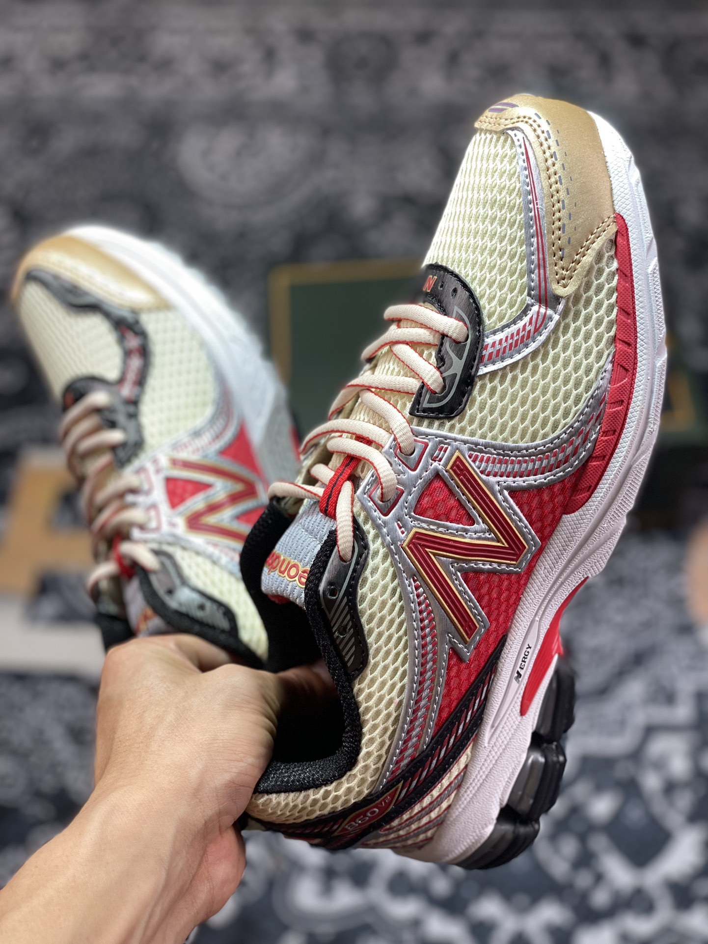 New Balance 860V2 series low-top classic retro jogging shoes ”retro red gold silver gray beige” ML860AD2