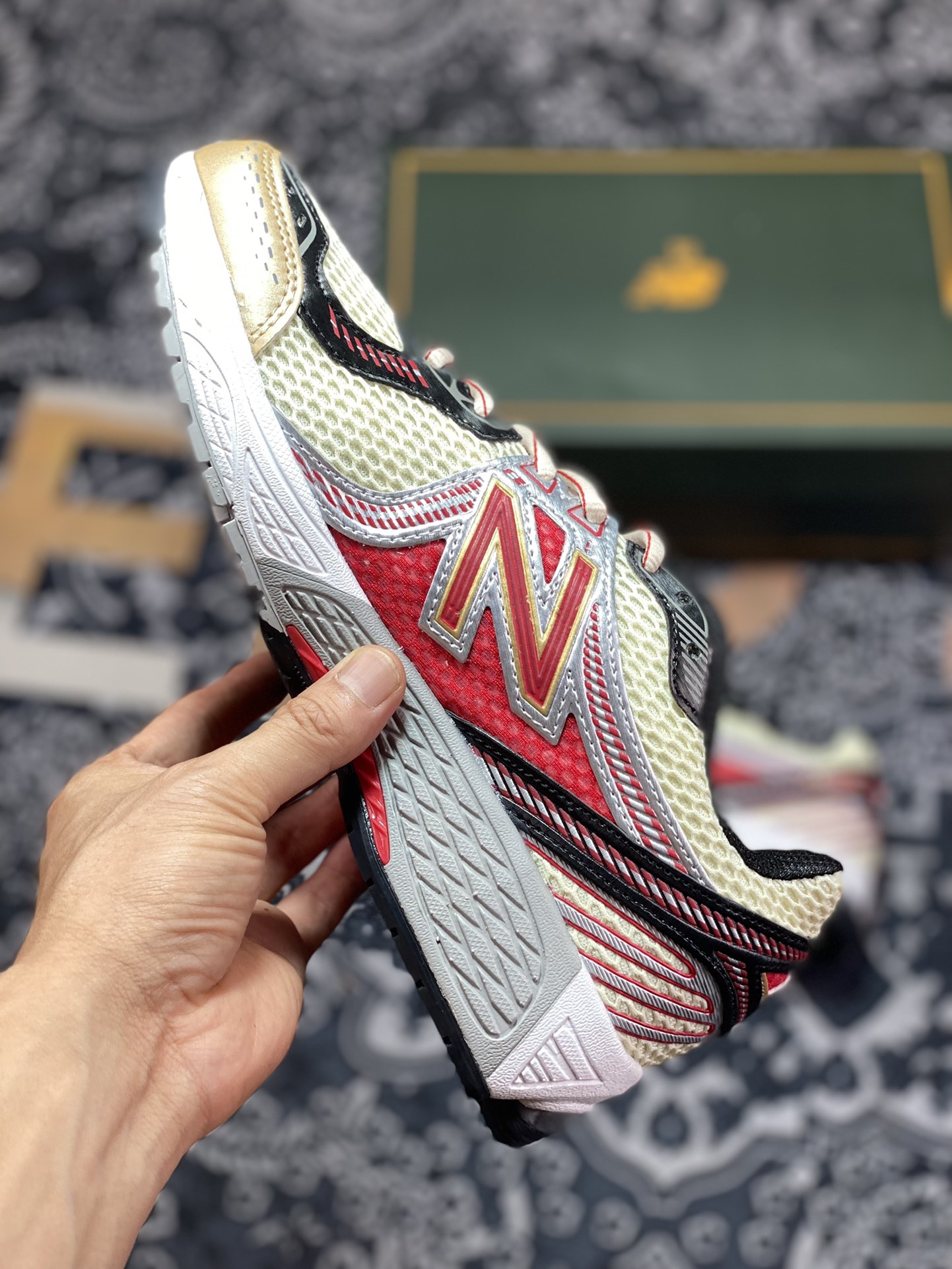 New Balance 860V2 series low-top classic retro jogging shoes ”retro red gold silver gray beige” ML860AD2