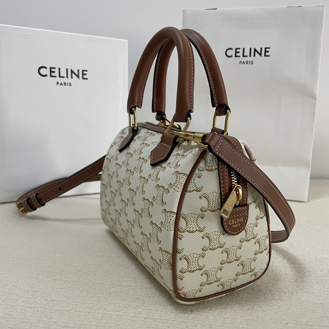 CELINE小号标志印花牛皮革波士顿包TRIOMPHECANVAS标志印花小号不大不小上身刚刚好高个子和