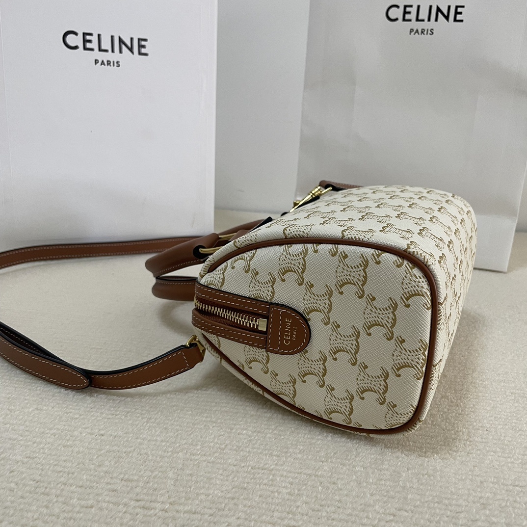 CELINE小号标志印花牛皮革波士顿包TRIOMPHECANVAS标志印花小号不大不小上身刚刚好高个子和