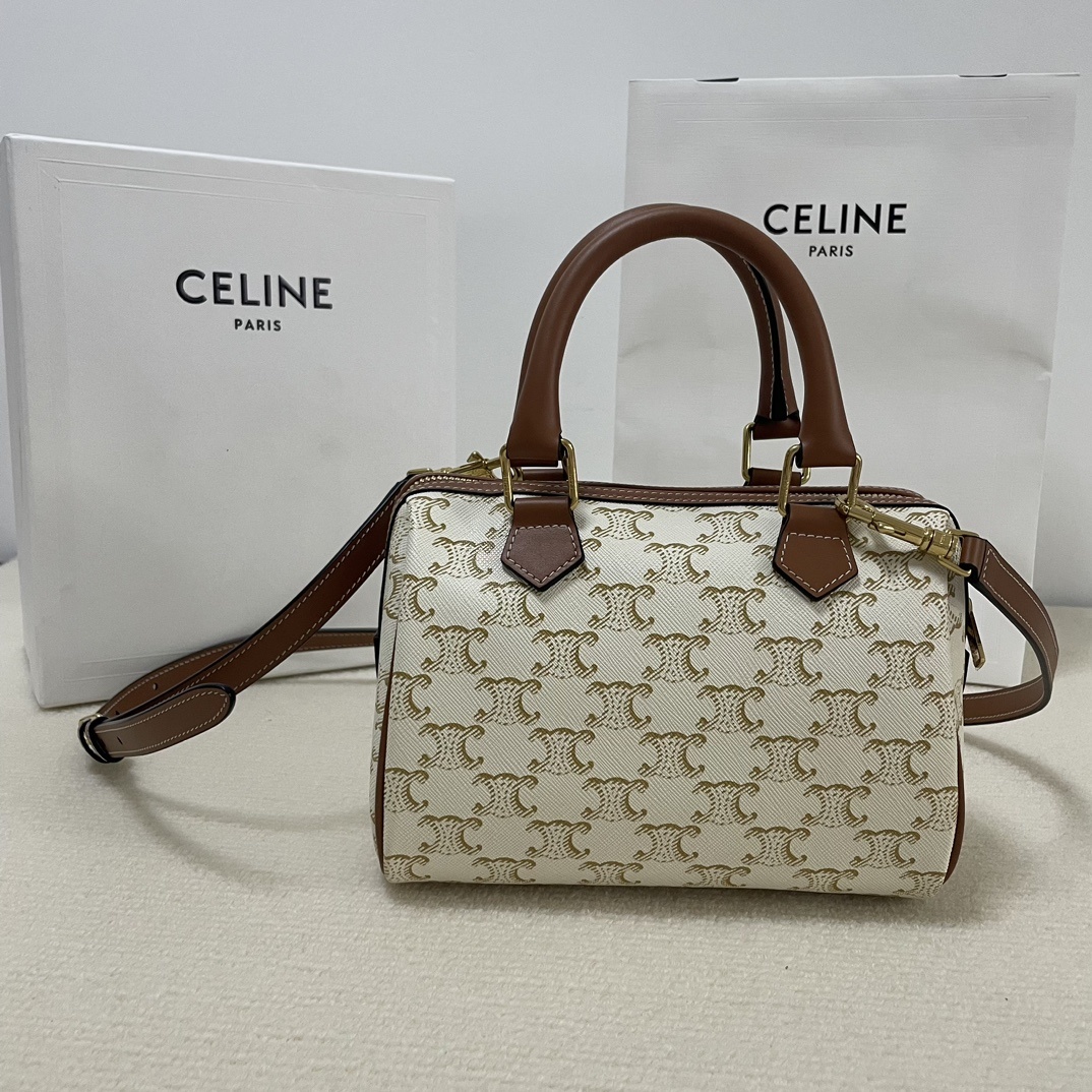 CELINE小号标志印花牛皮革波士顿包TRIOMPHECANVAS标志印花小号不大不小上身刚刚好高个子和