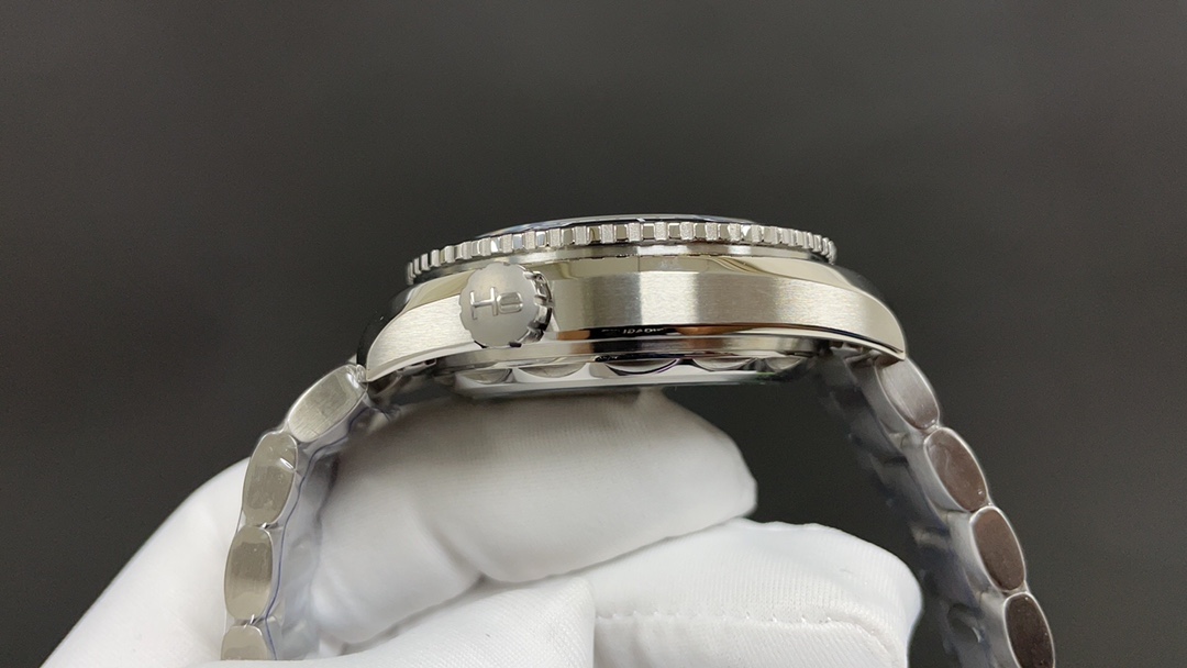 Omega 欧米茄 海马600 三针 白钢 43.5mm 8900机